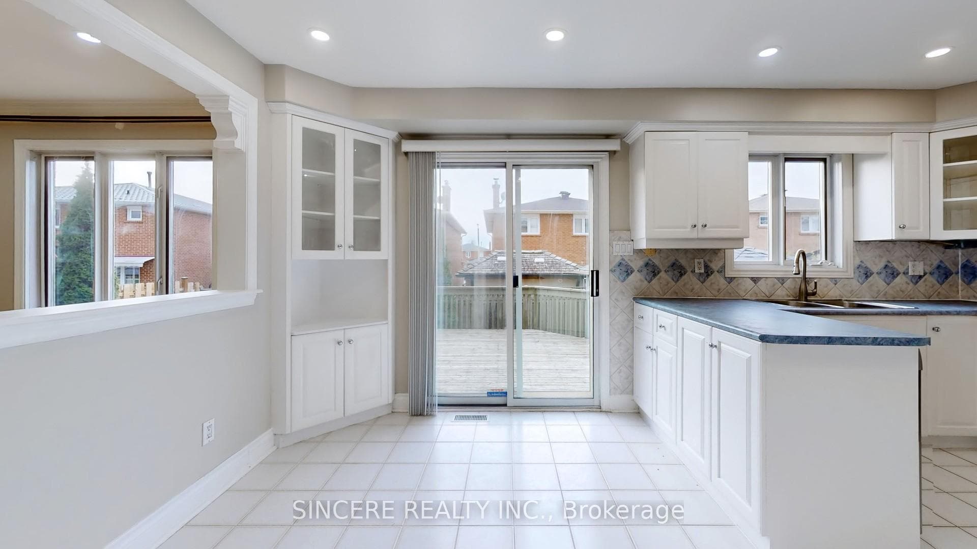 55 Sterling Crescent photo 12