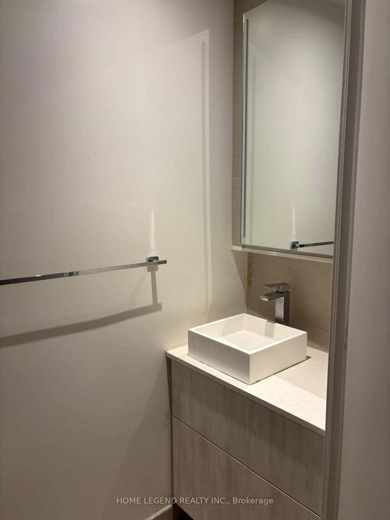 215 Queen Street Unit 1006 photo 5