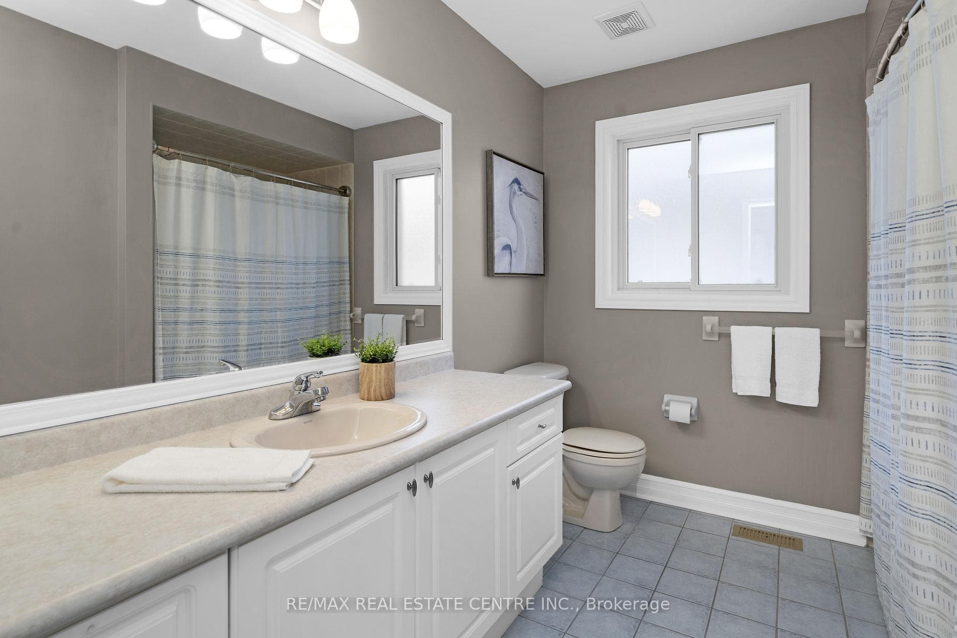 2nd Floor 4 Pc Bathroom