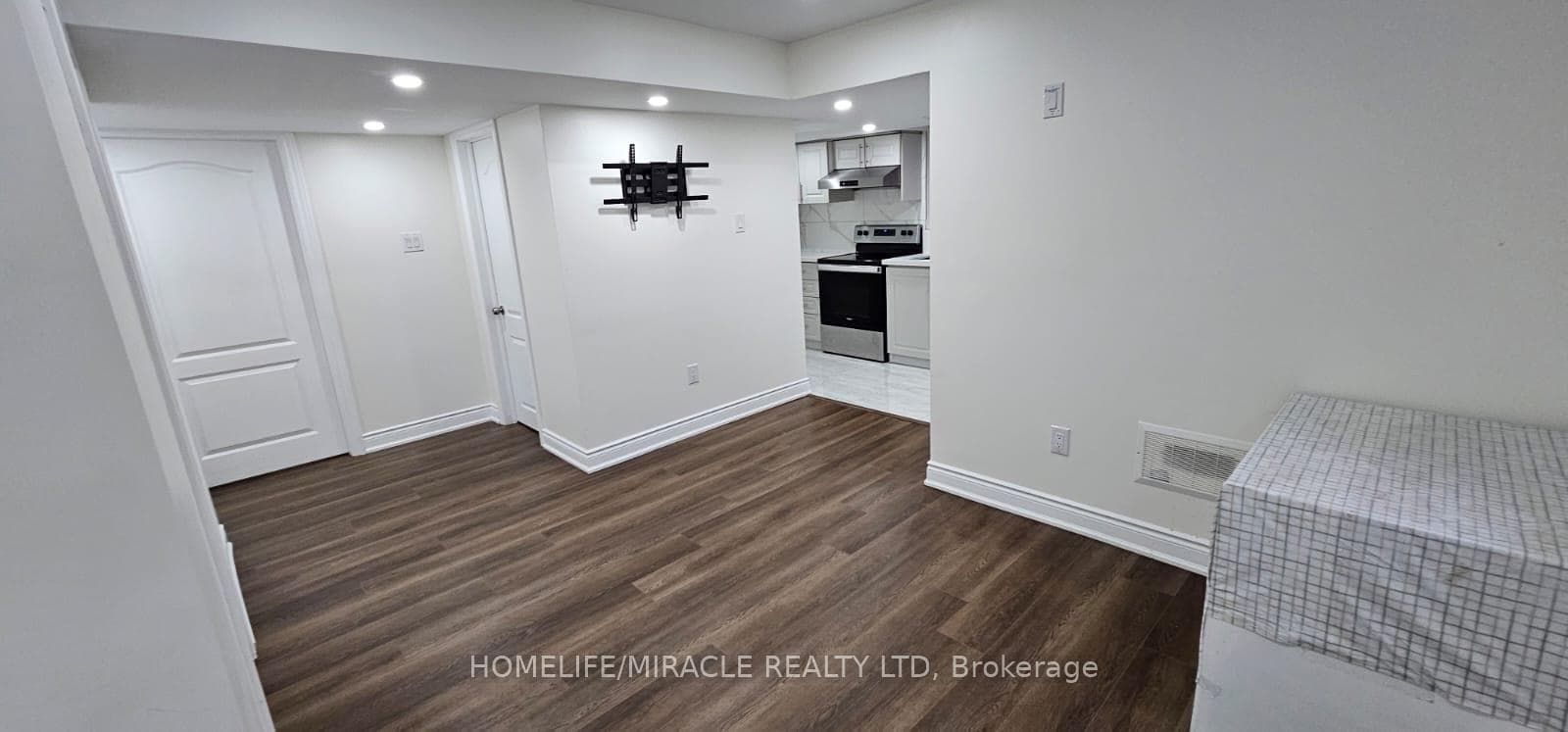 1428 Sycamore Gardens photo 14