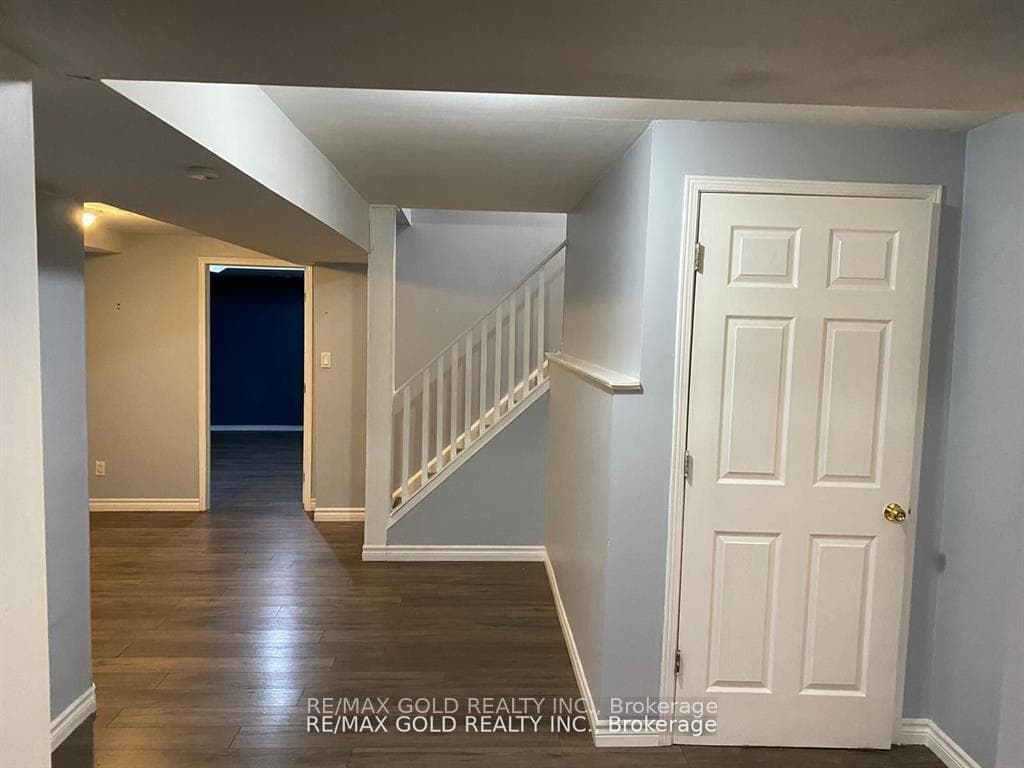 27 Middlecote Drive Unit Bsmt photo 20