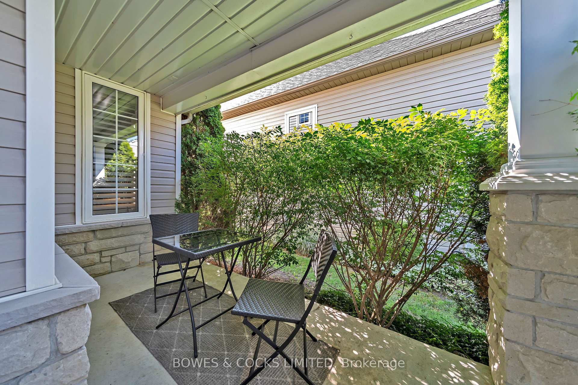 47 Ault Crescent photo 3