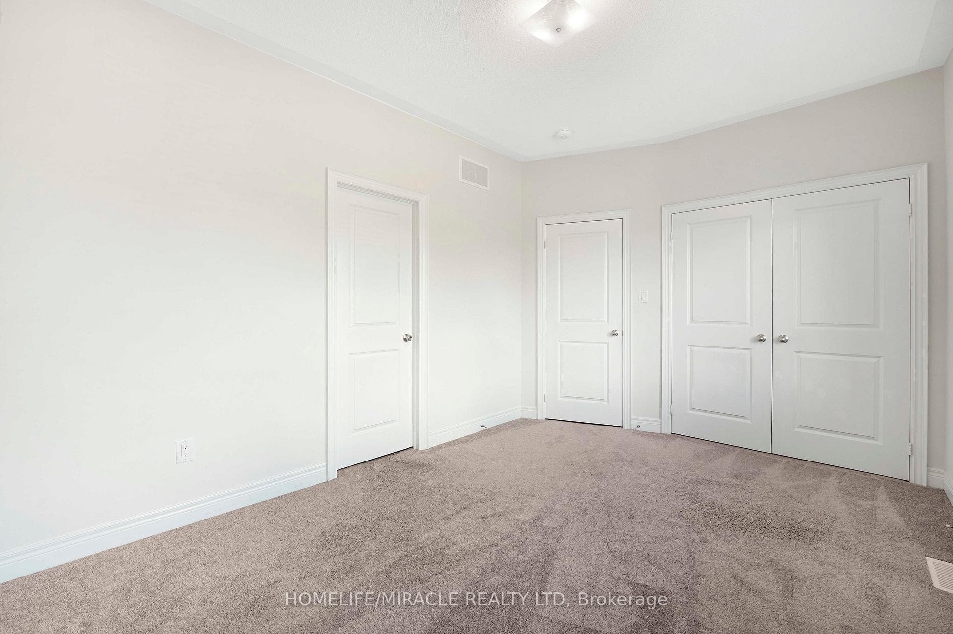 181 Boone Crescent photo 32
