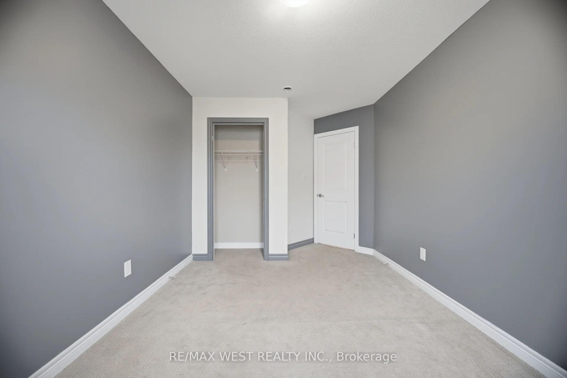 137 Echovalley Drive photo 32