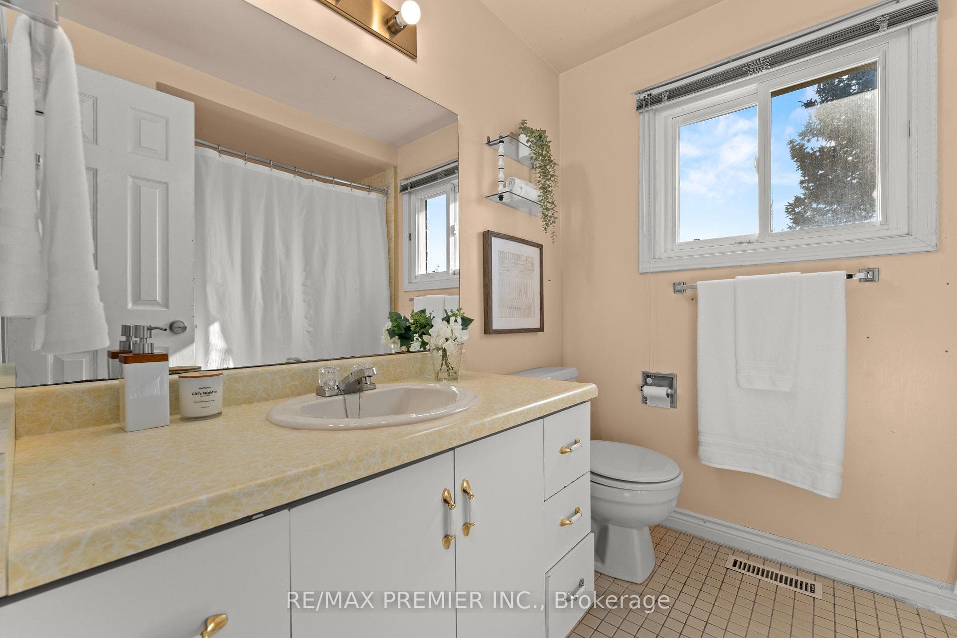 96 Reynier Drive photo 24
