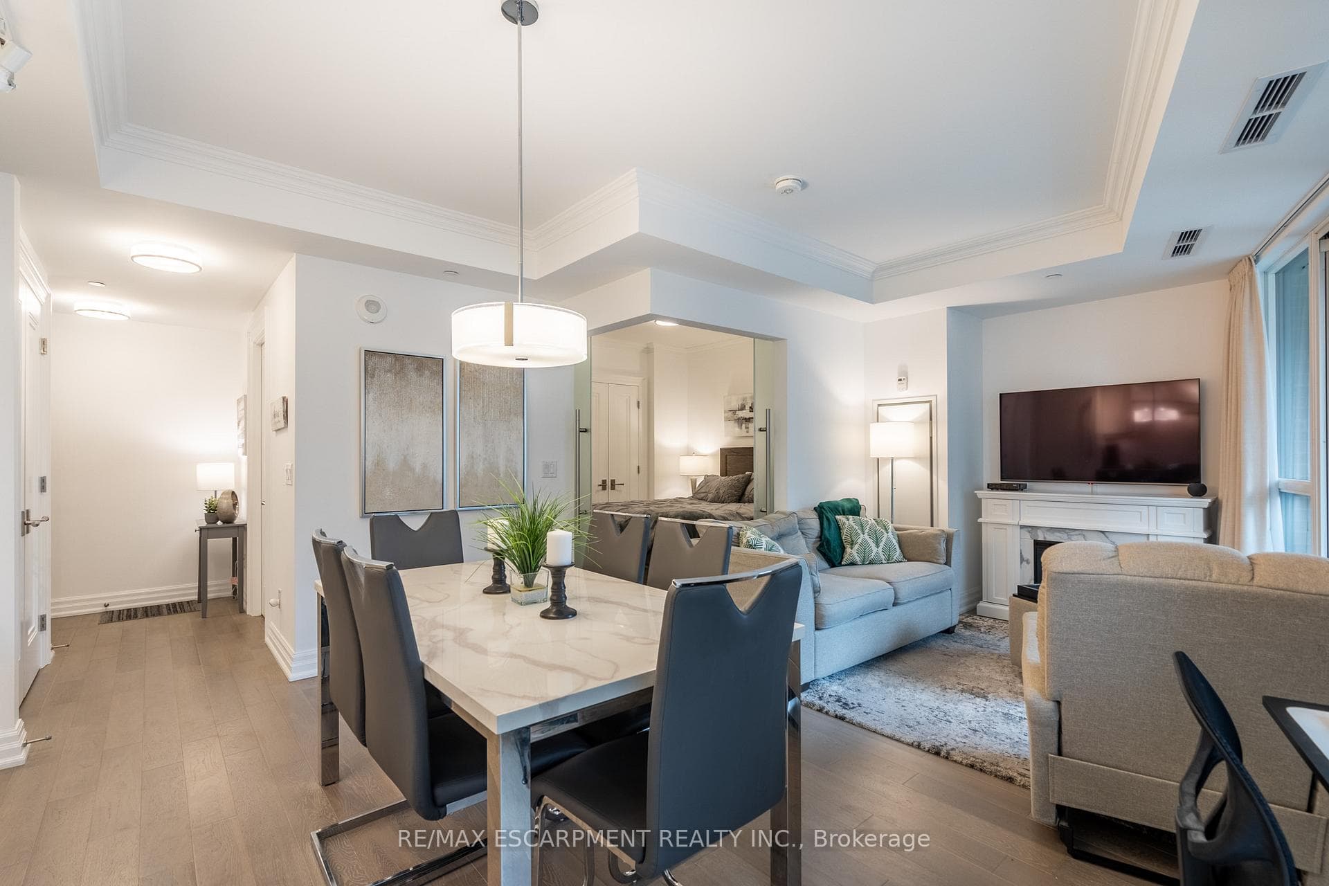2060 Lakeshore Road Unit 401 photo 9