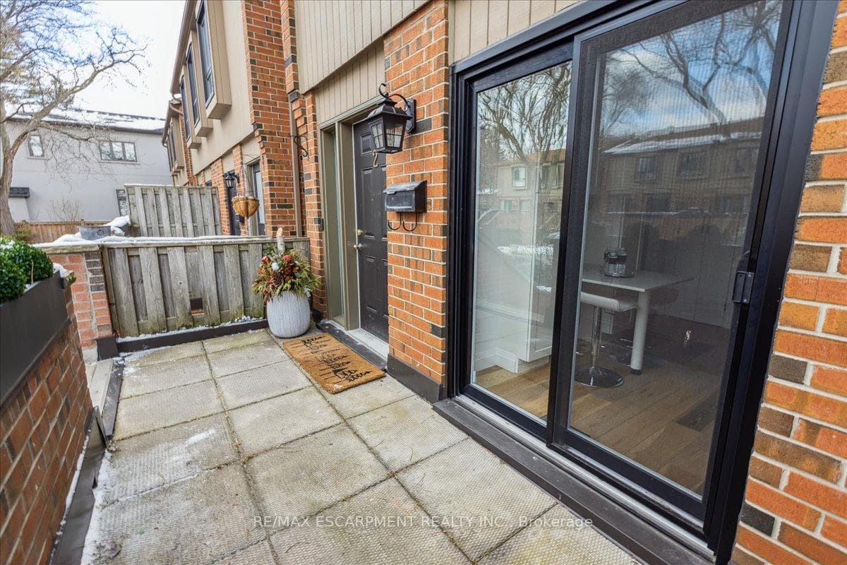3122 Lakeshore Road Unit 2 photo 29