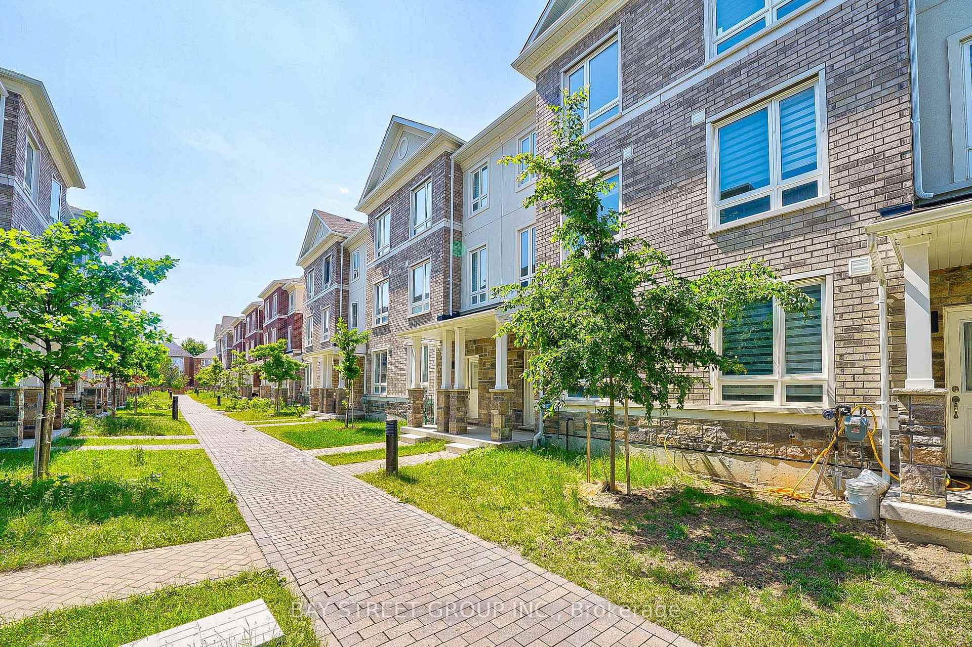 86 Chicago Lane photo 3