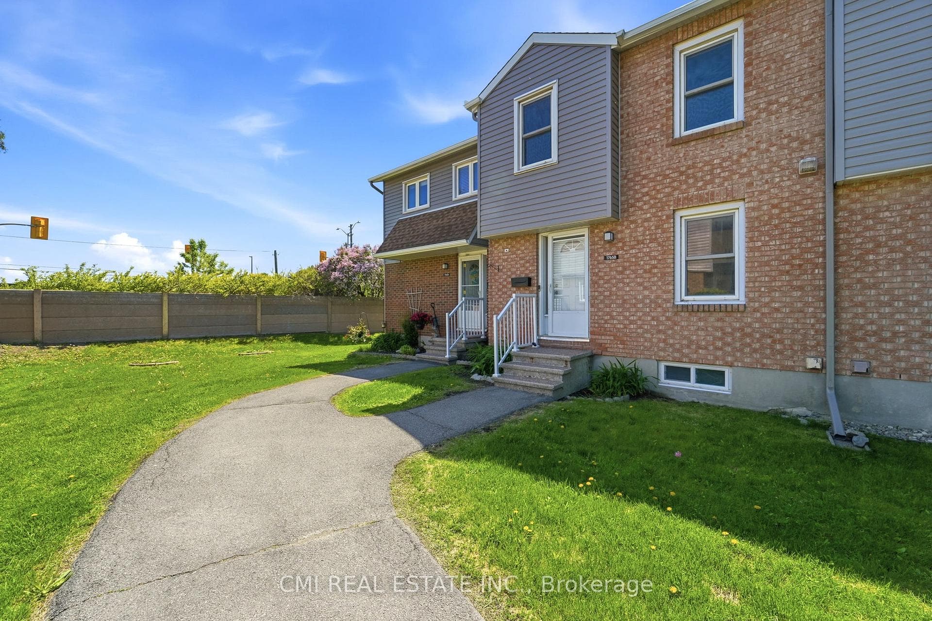 1765 Lamoureux Drive Unit B photo 4