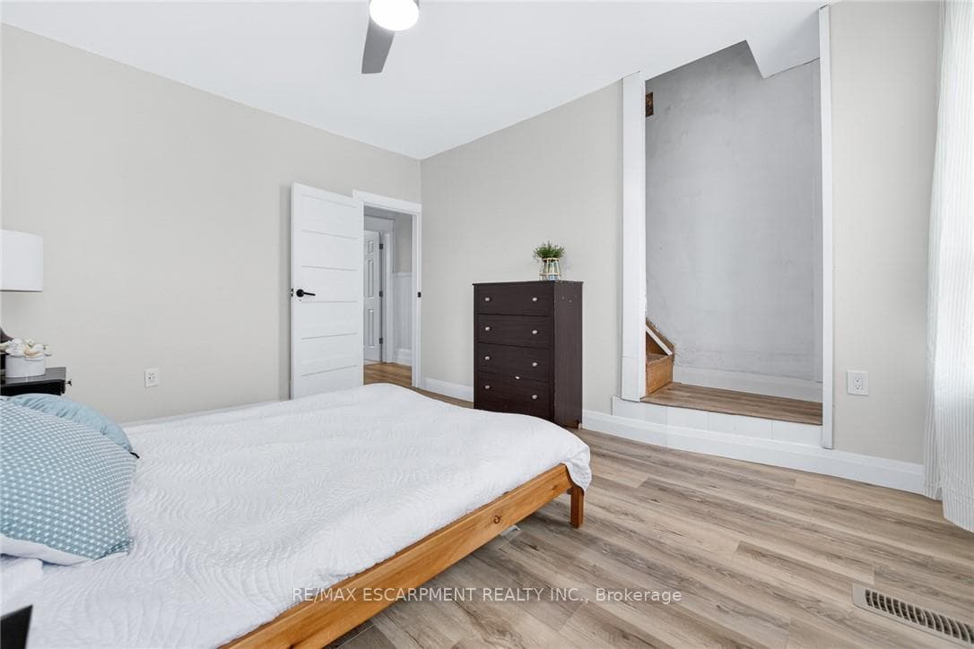 518 Quebec Avenue photo 18
