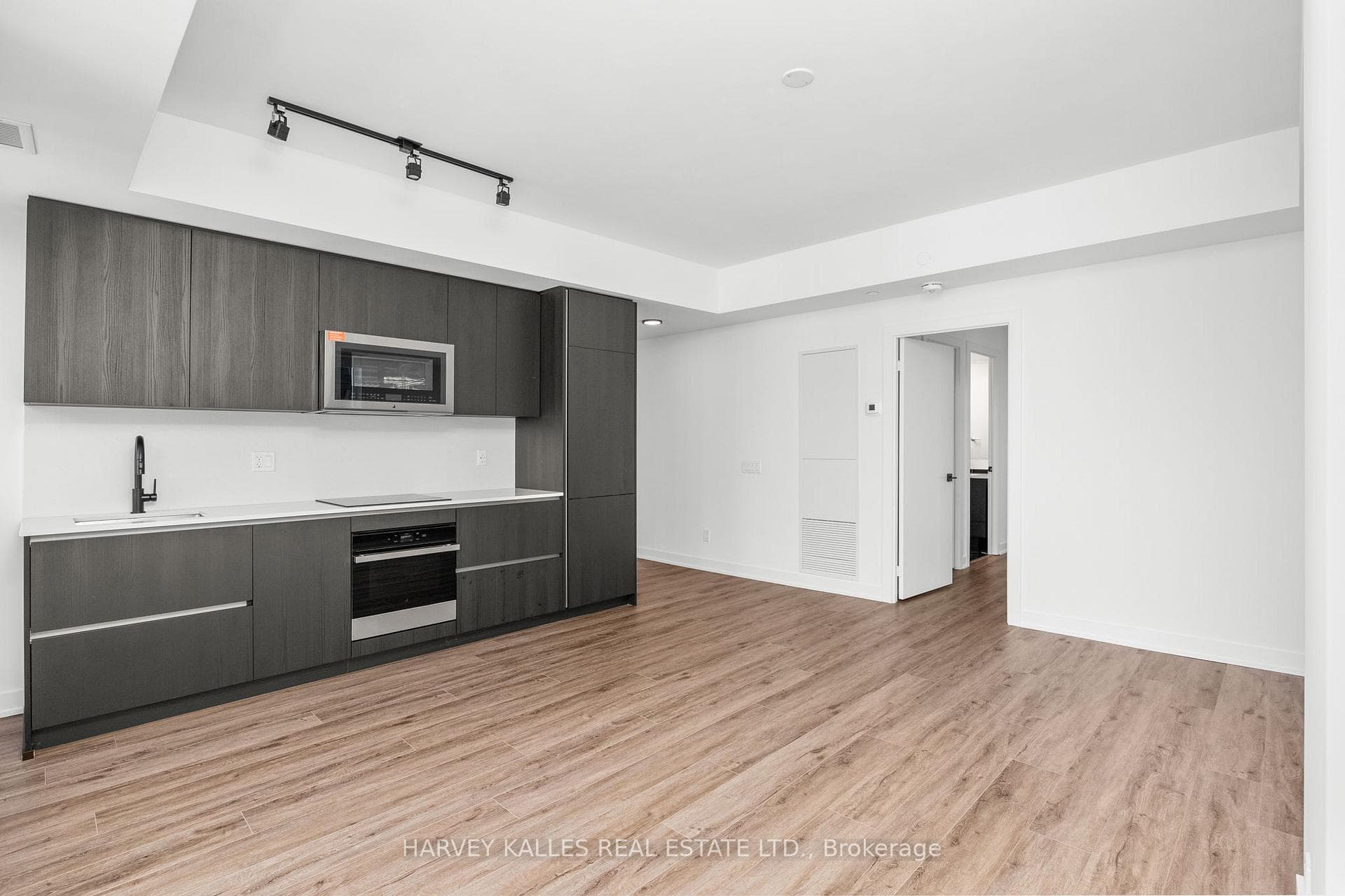 327 King Street Unit 4205 photo 6