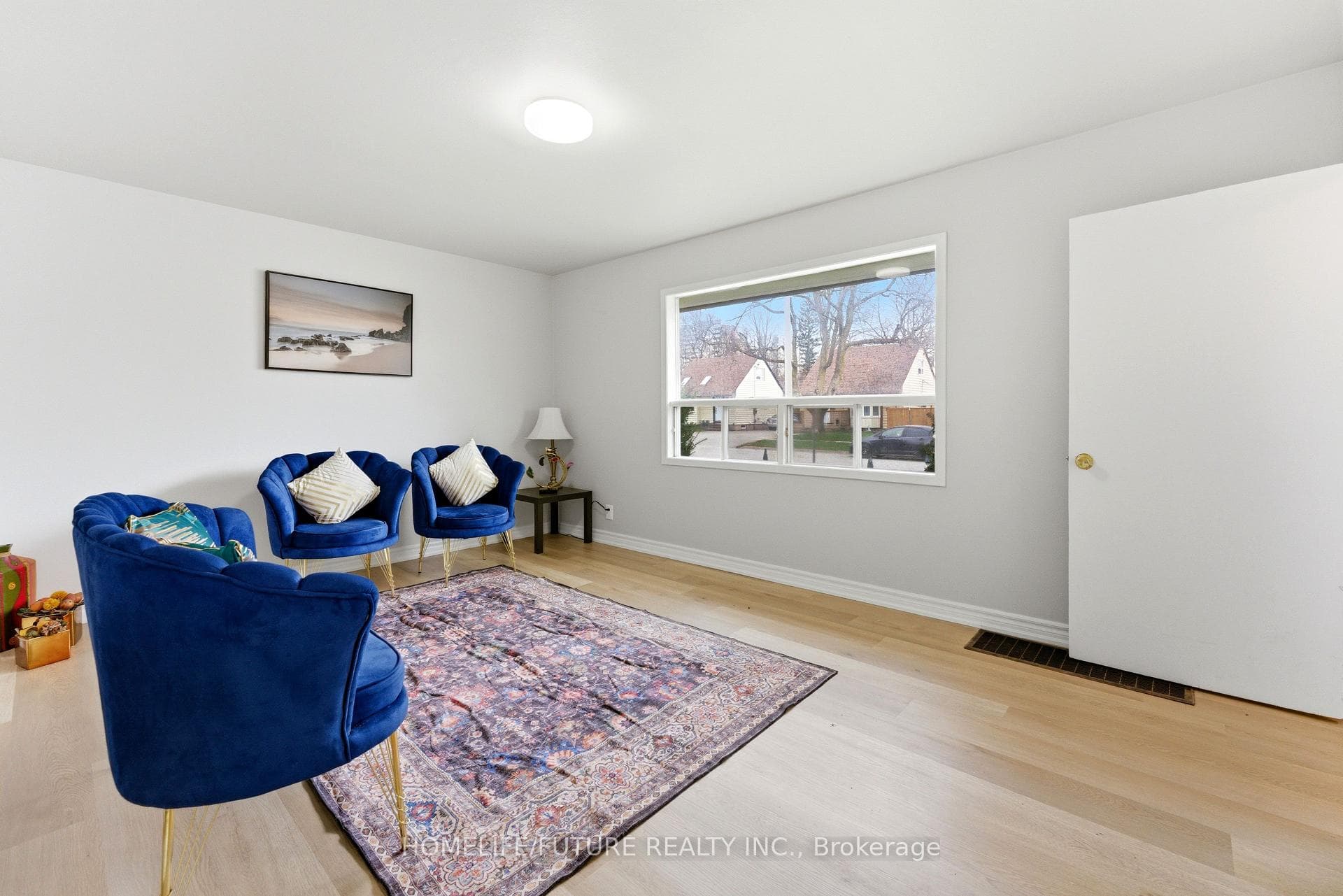 102 Kings Crescent photo 10