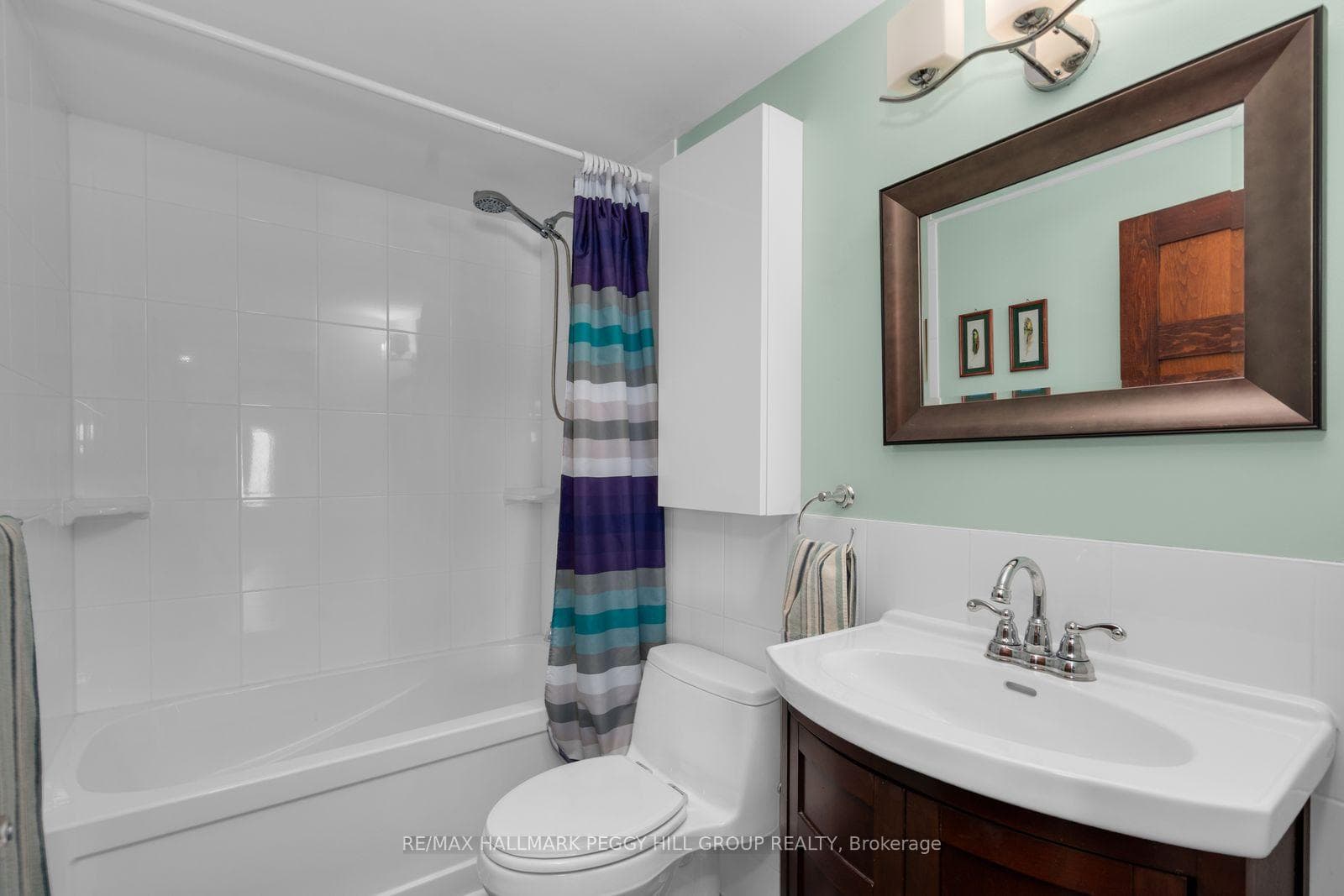 8001 Yonge Street photo 10