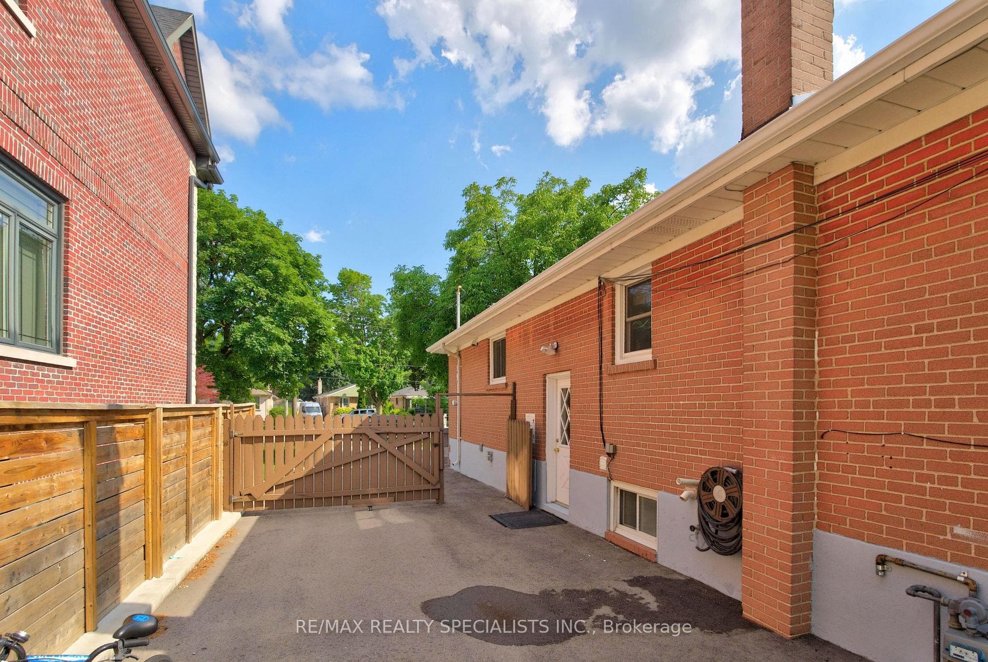 94 Eringate Drive photo 37