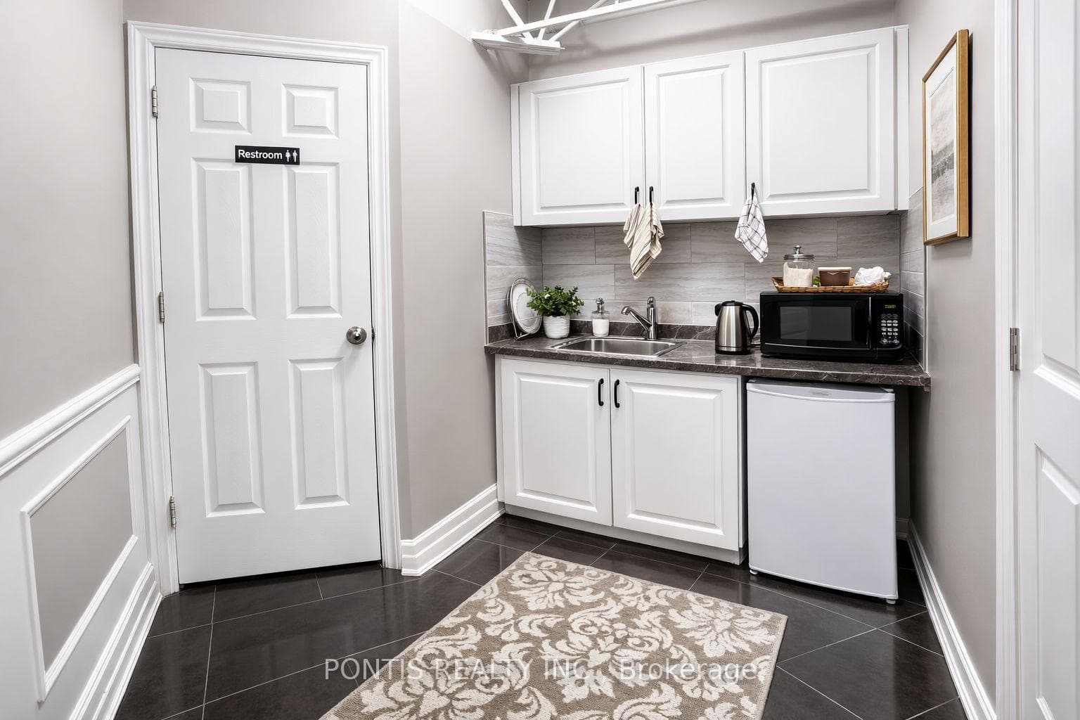 351 Parkhurst Square Unit 1 photo 4