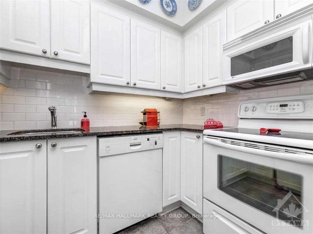 445 LAURIER Avenue Unit 605 photo 9