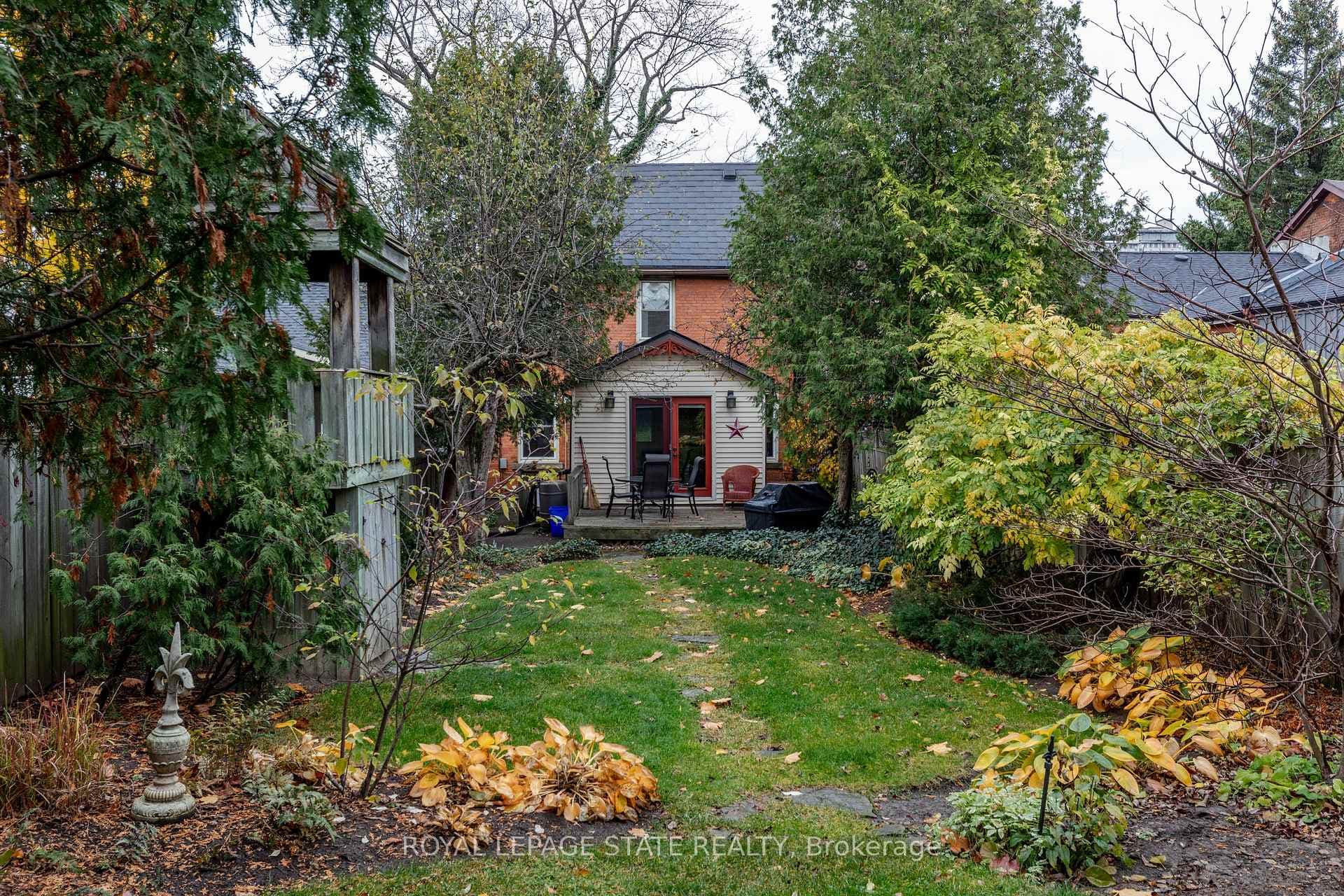 169 Robinson Street photo 39
