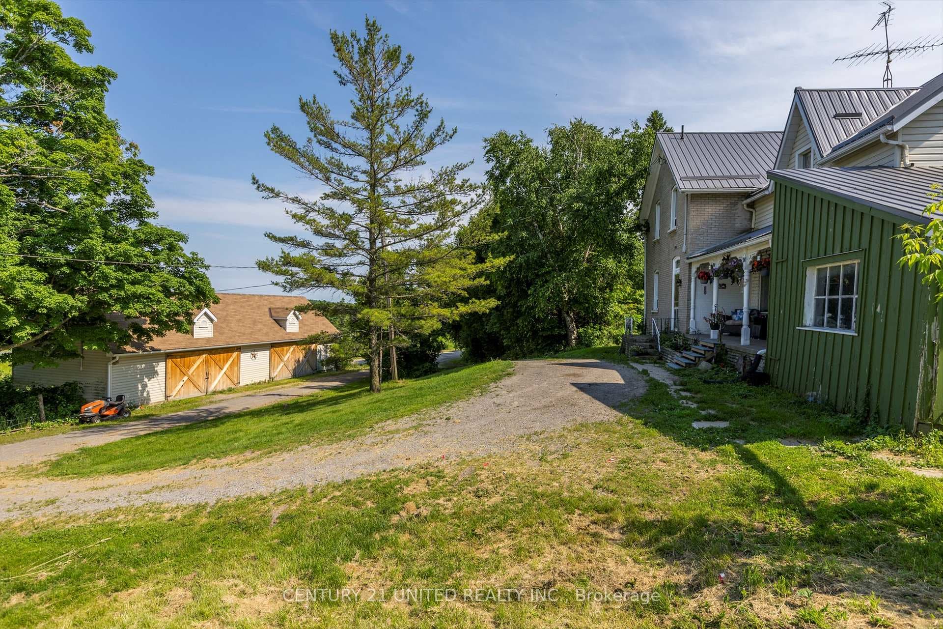 60 Collins Road photo 20