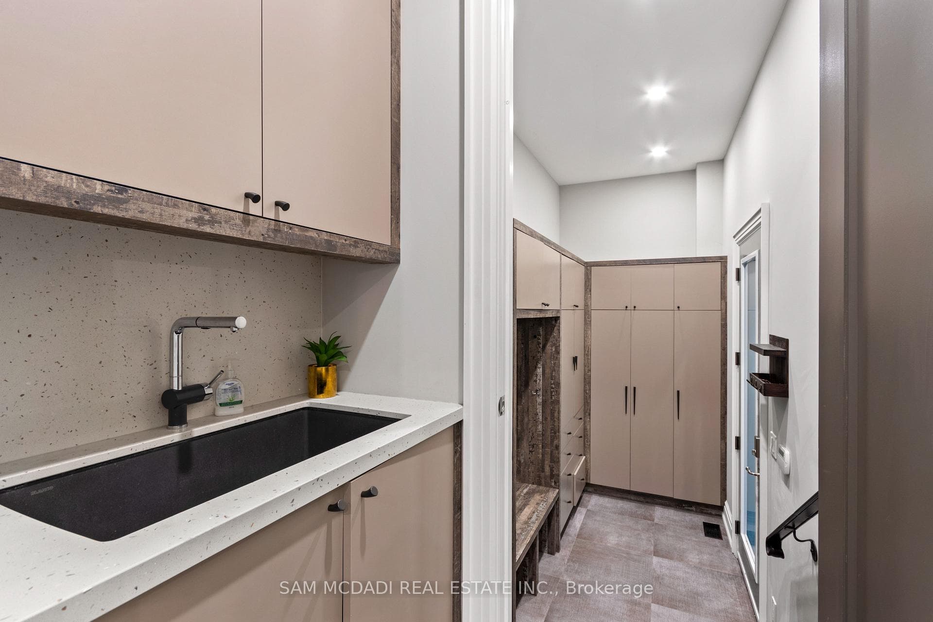 1134 Welwyn Drive photo 23