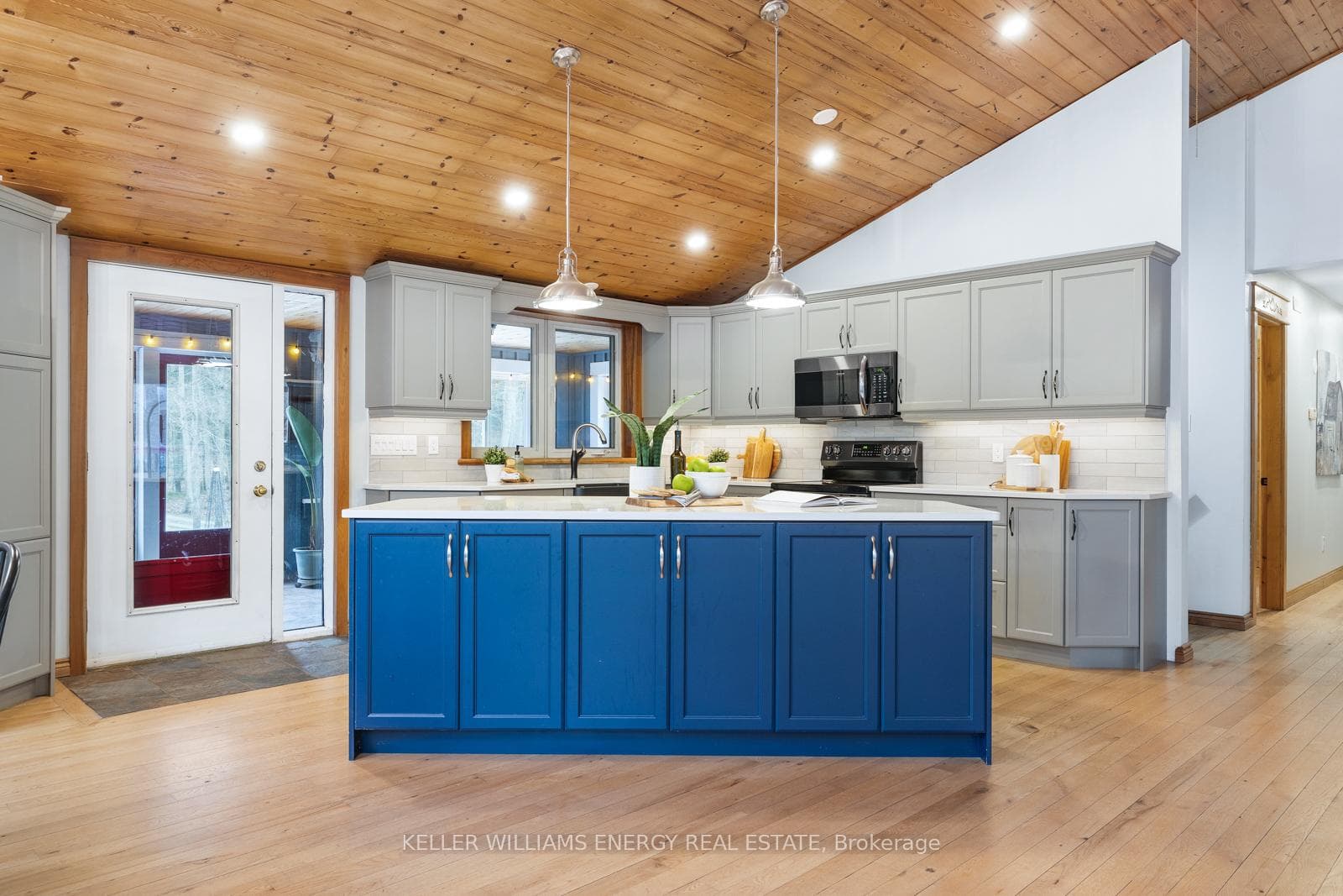 8816 Gilmour Road photo 13
