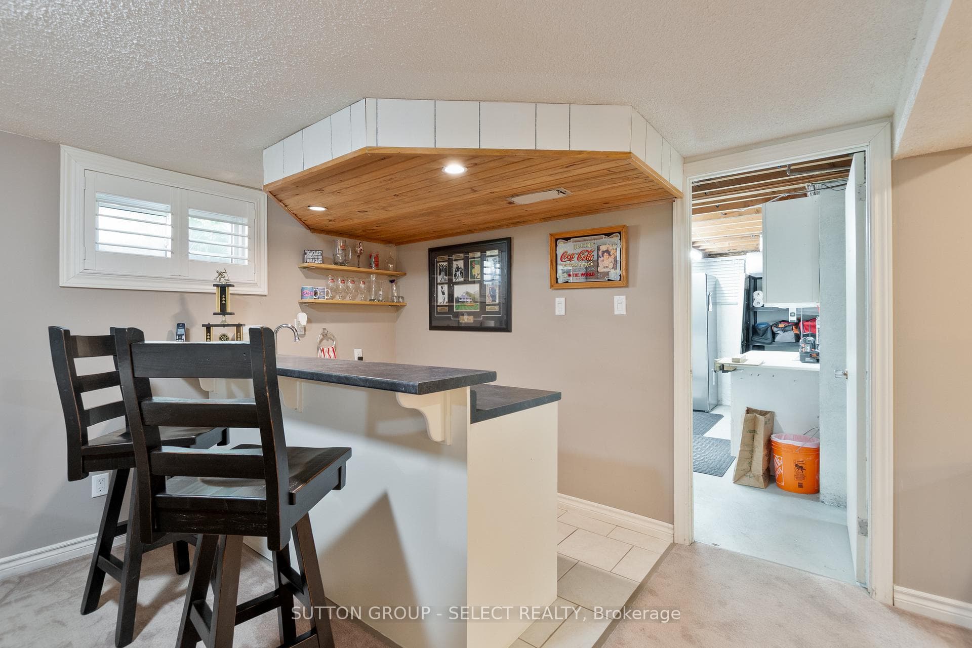 714 Springbank Drive photo 27