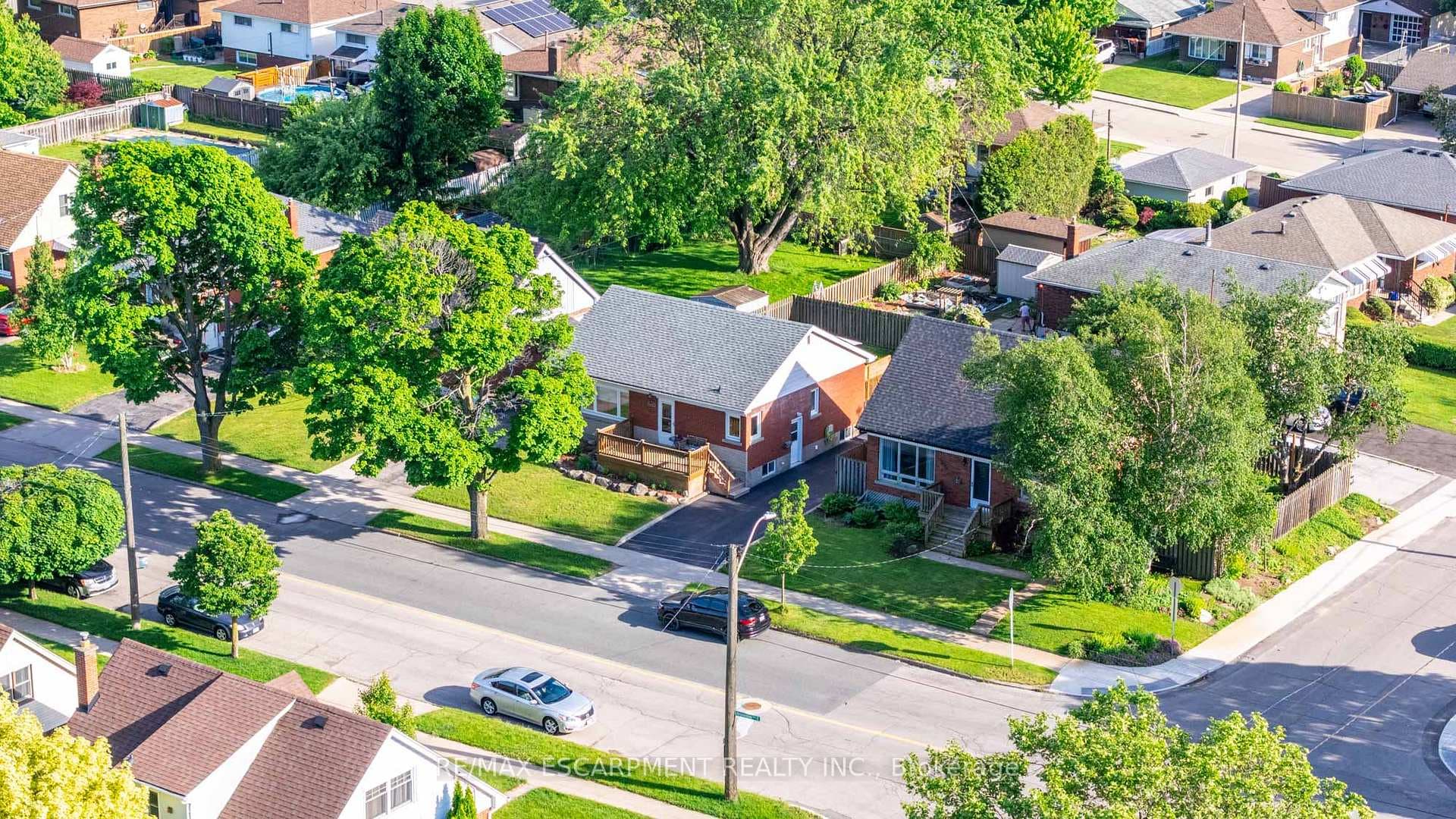 914 Brucedale Avenue photo 32