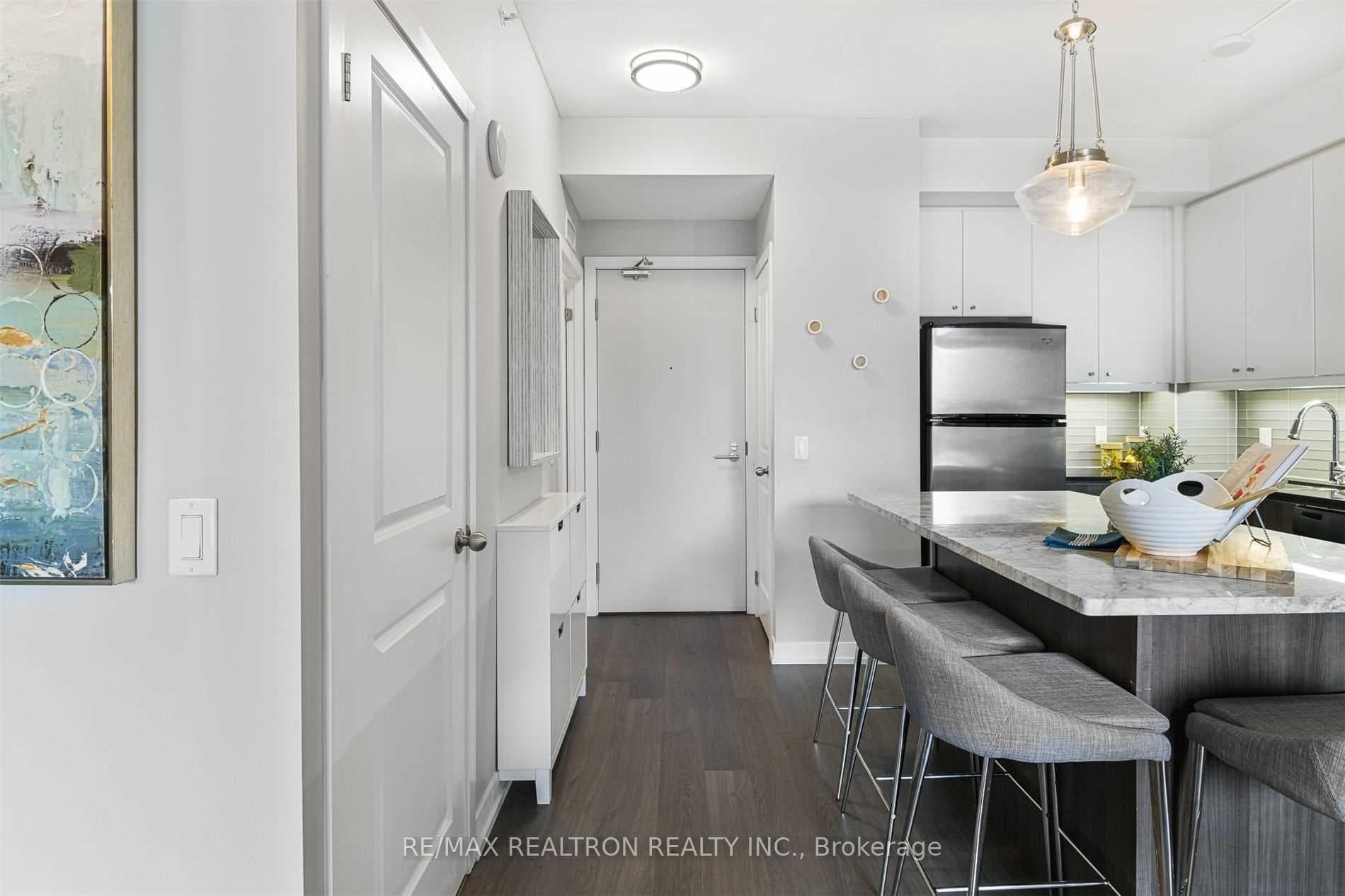 8 Fieldway Road Unit 515 photo 2