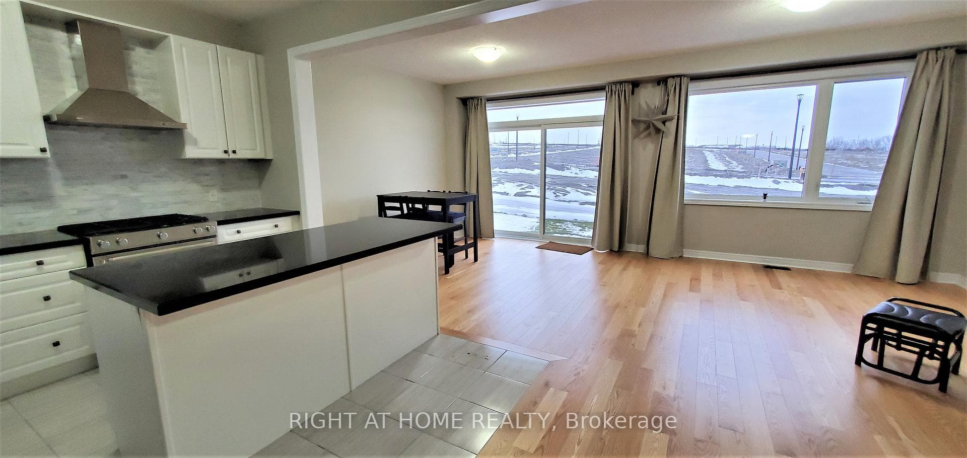 1201 Cactus Crescent photo 4