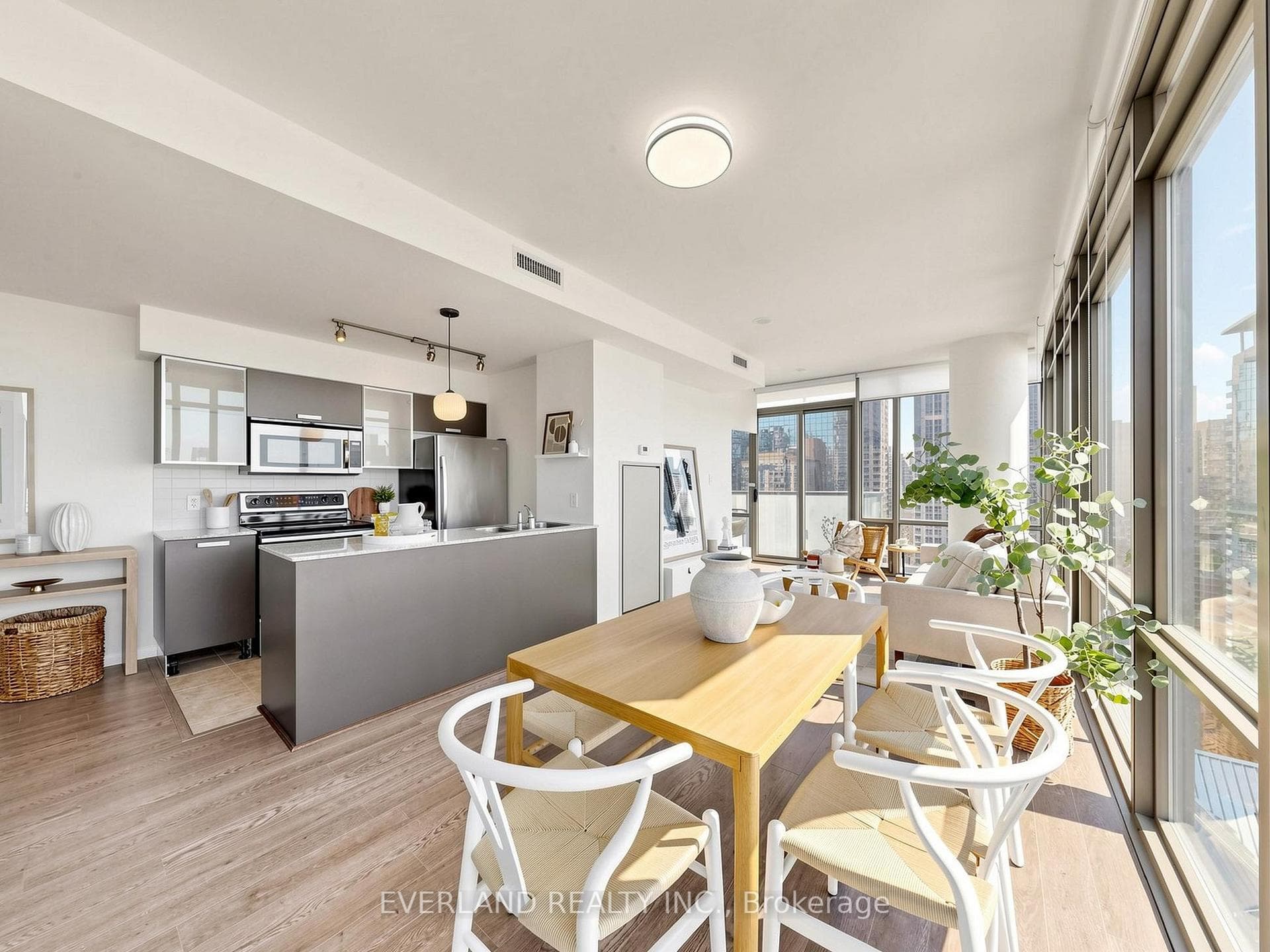 38 Grenville Street Unit 2303 photo 6