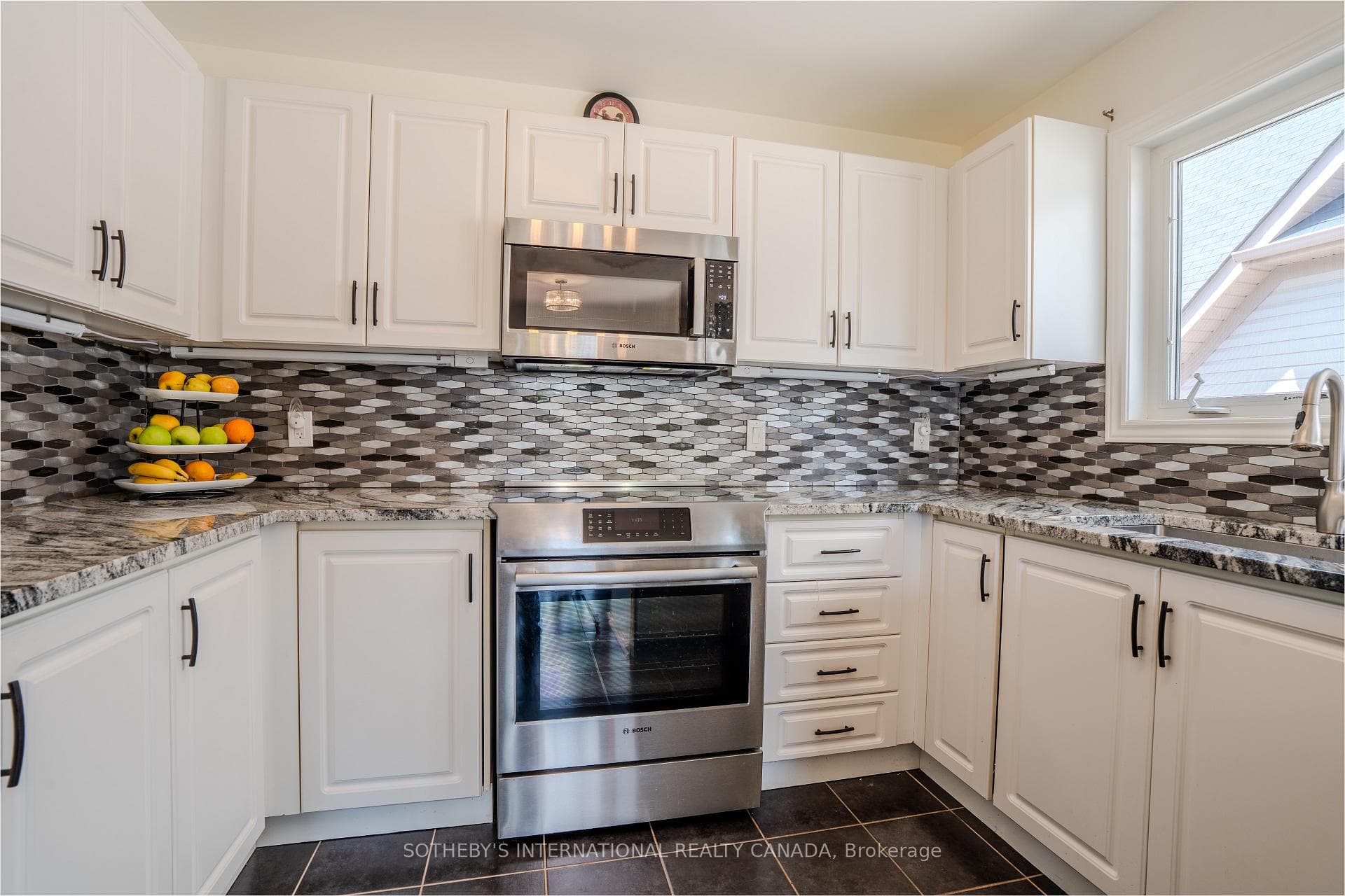 19 Grand Poplar Lane photo 13