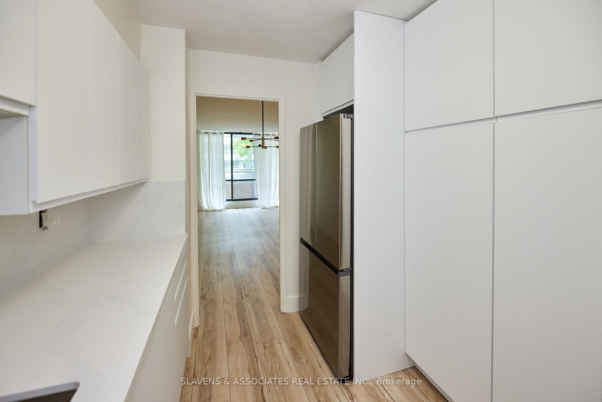 22 Shallmar Boulevard Unit 305 photo 4