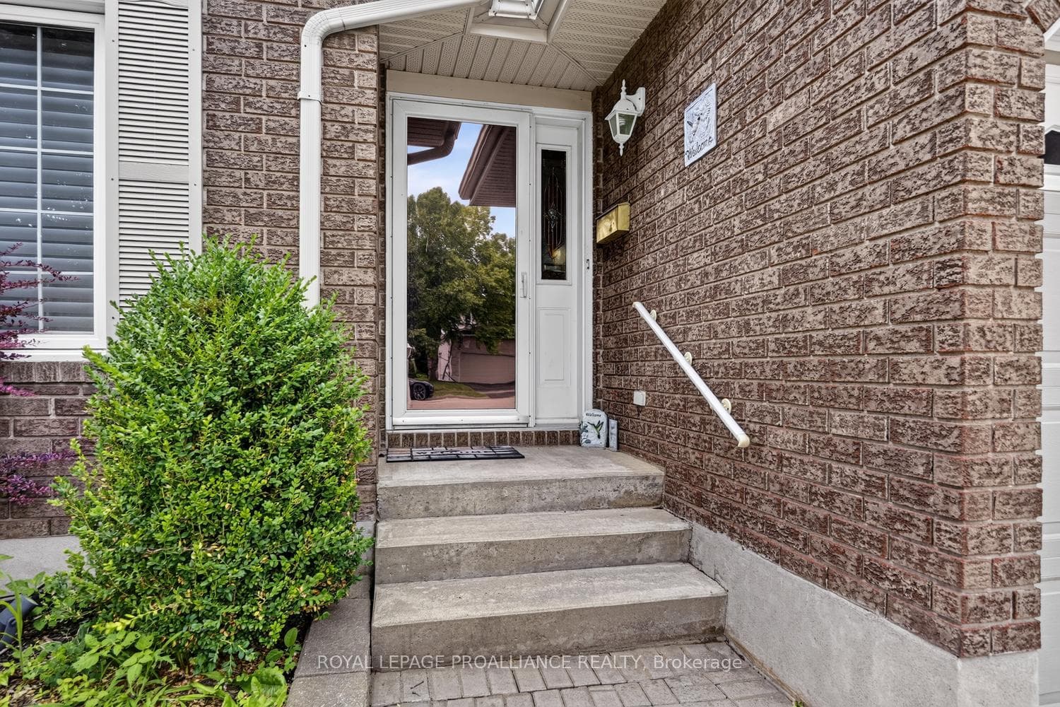 1099 Bridlewood Drive photo 2