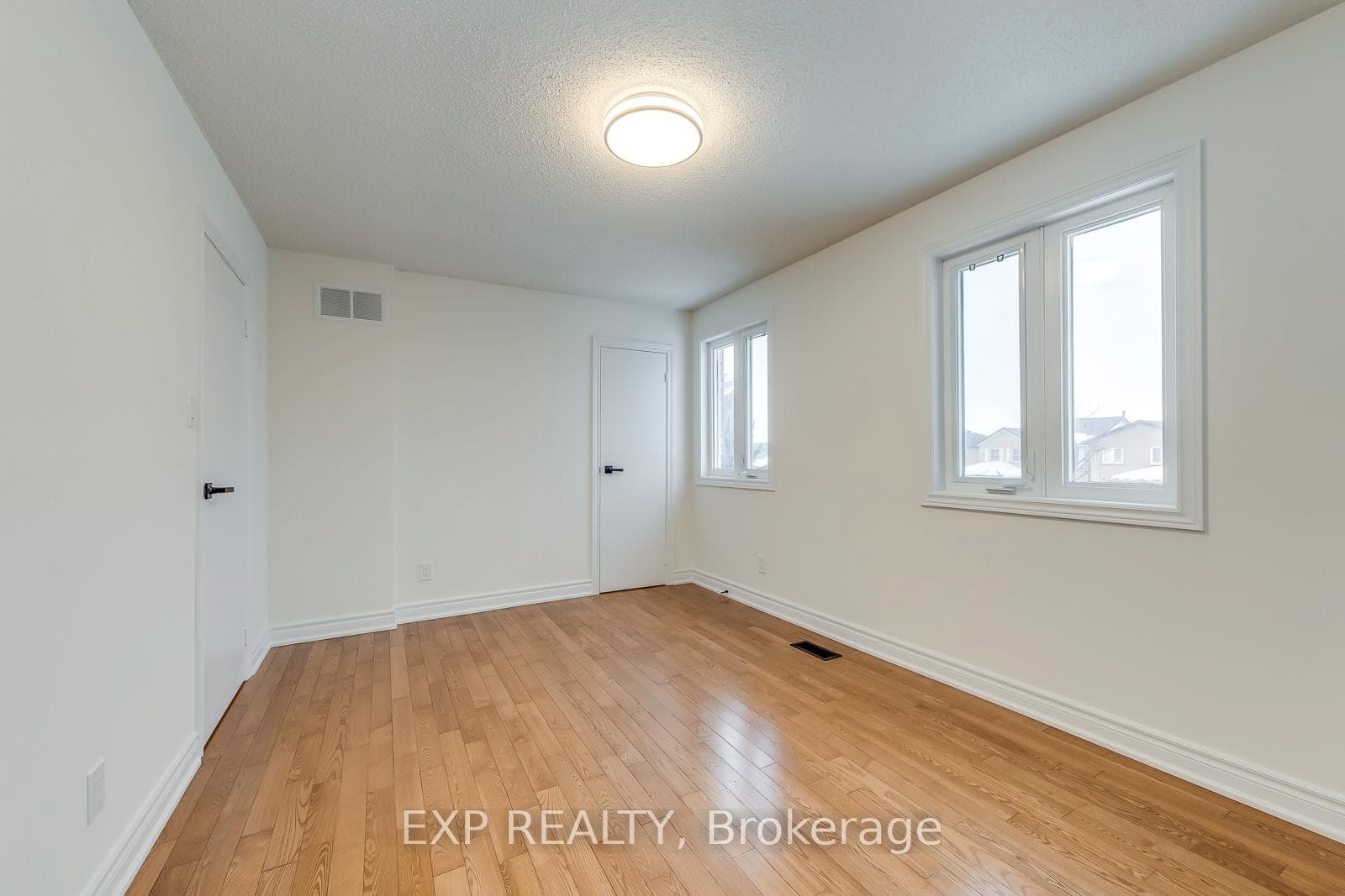 1570 Cuthbert Avenue photo 20