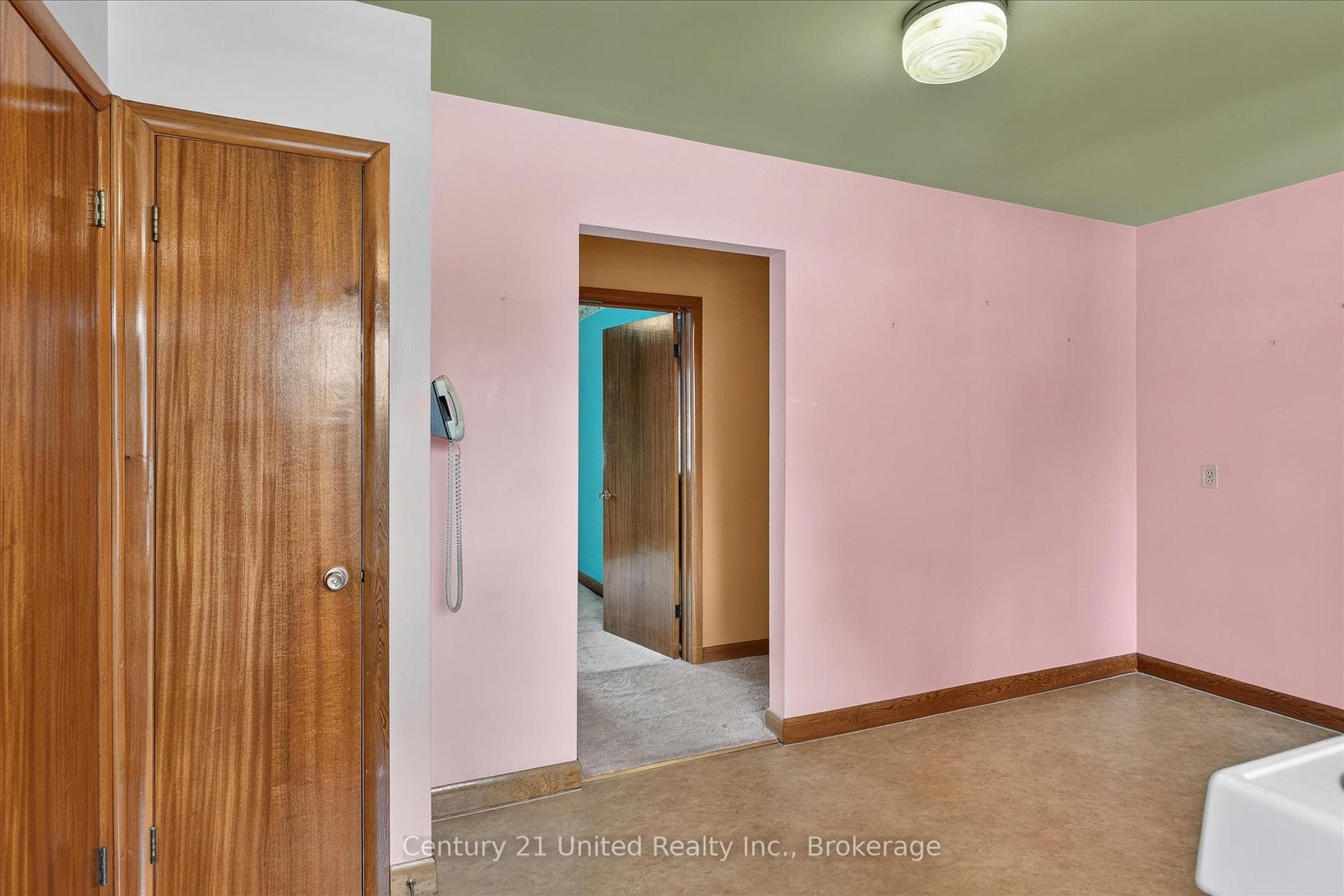 1031 Oriole Drive photo 8