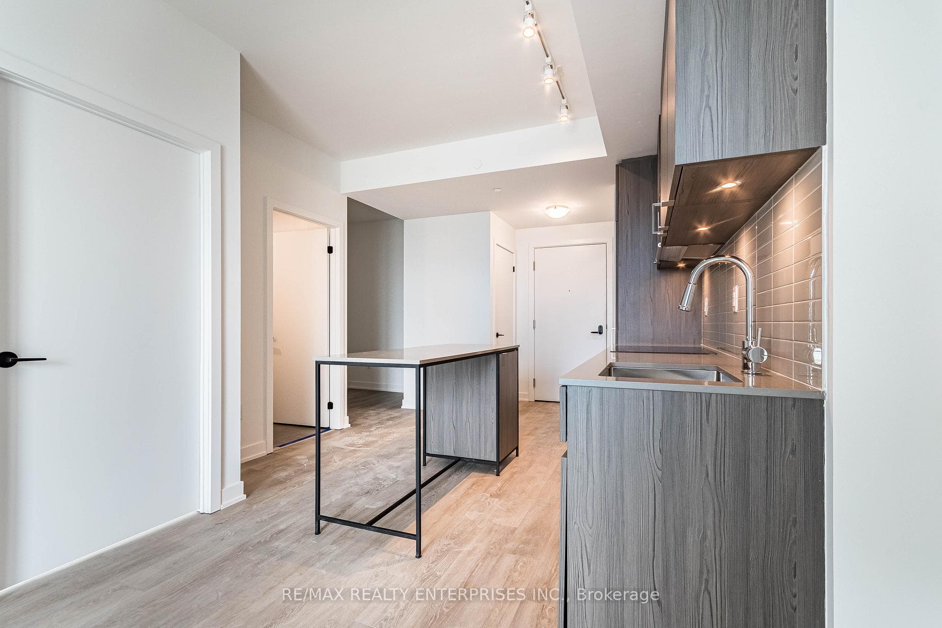 220 Missinnihe Way Unit 910 photo 10
