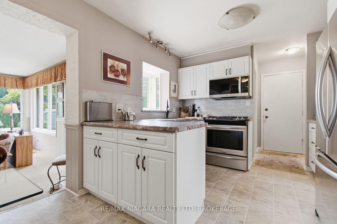 82 Lakeshore Road photo 9