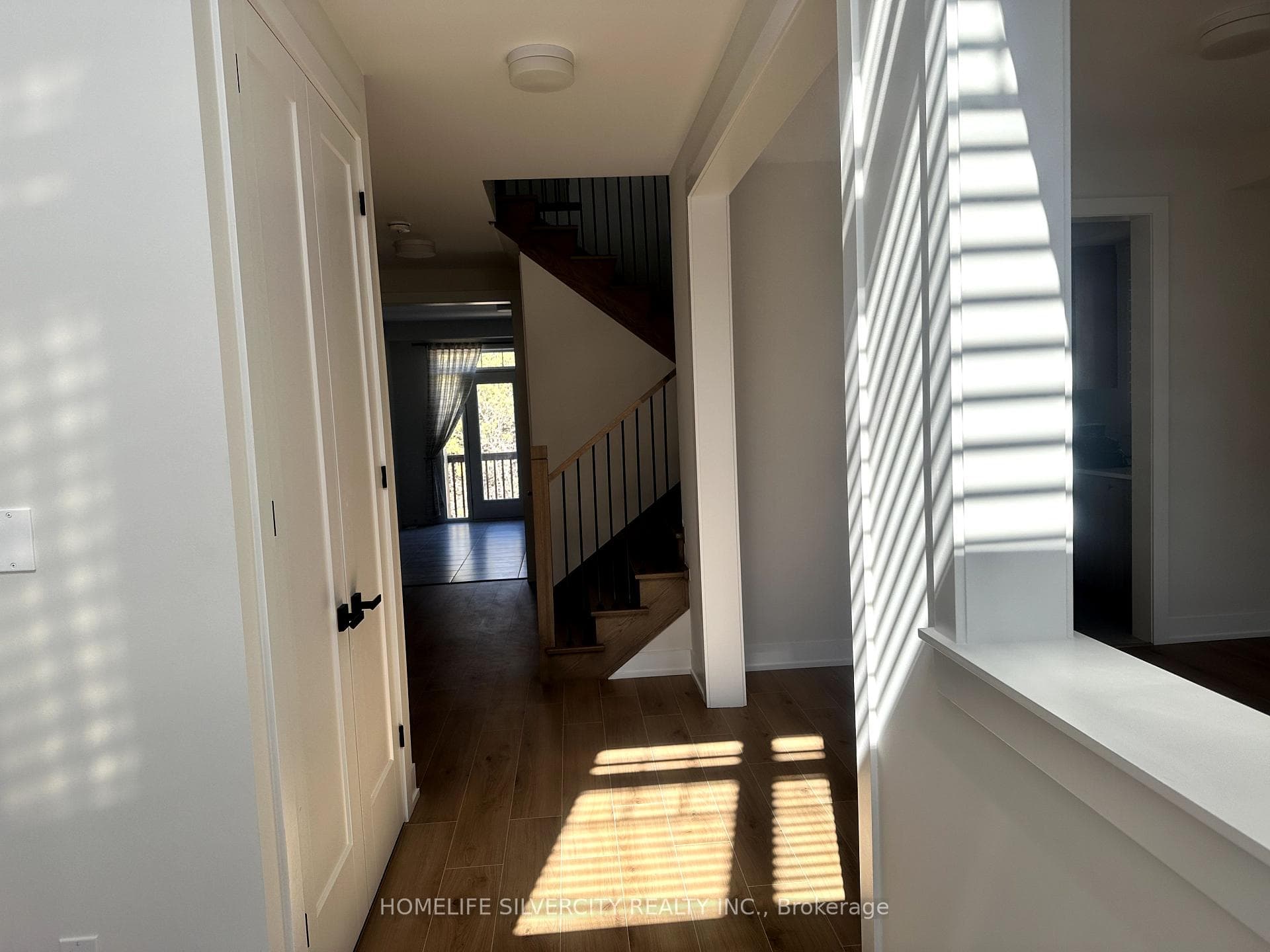 1049 Denton Drive photo 2