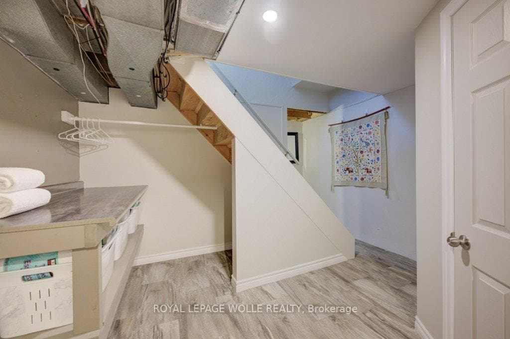 46 Crestwood Avenue photo 22