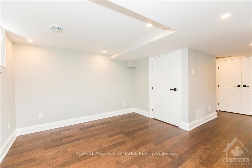 22 WOLFF Street photo 23