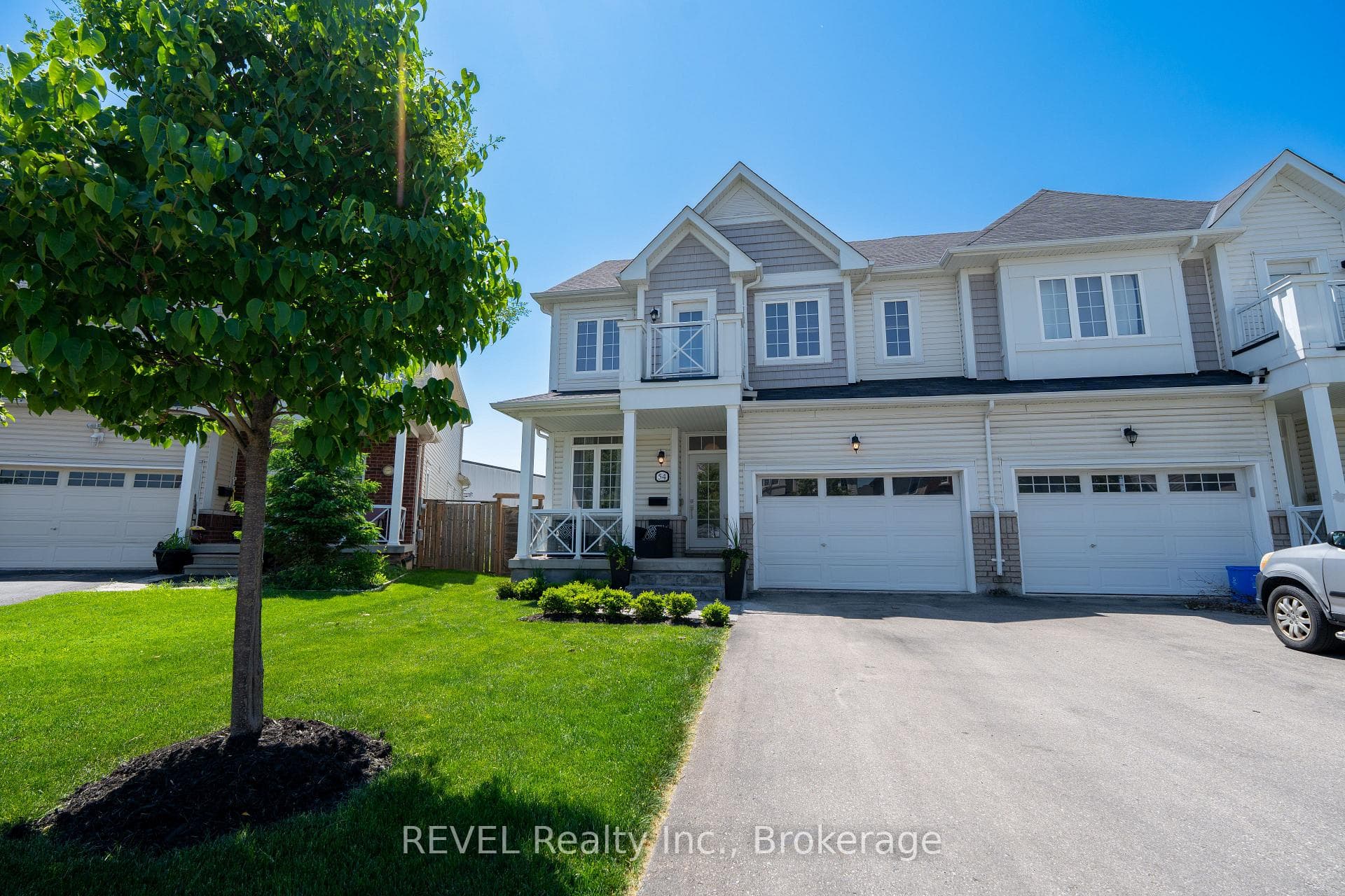 54 Dominion Crescent photo 1