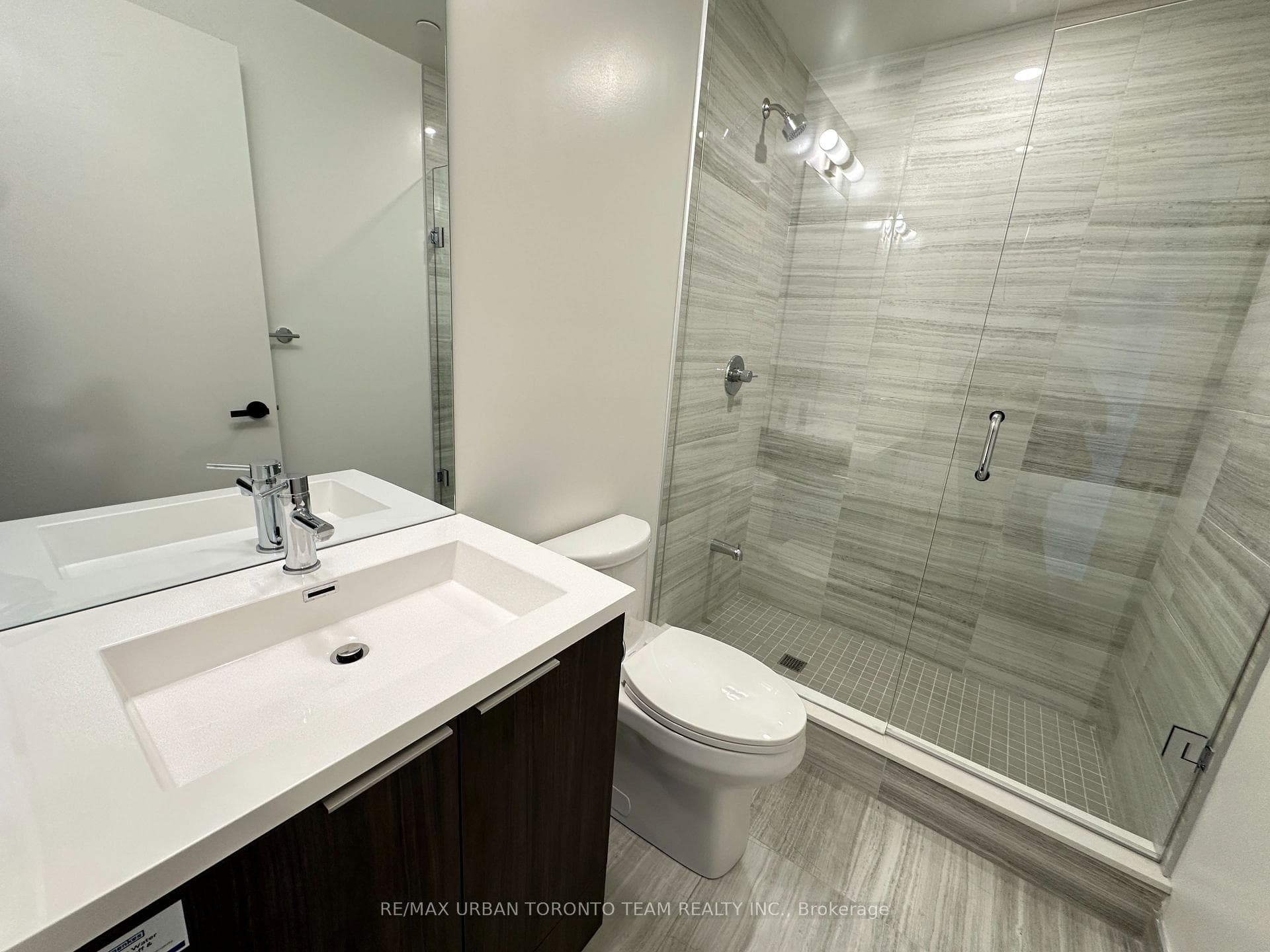 8 Interchange Way Unit 501 photo 13