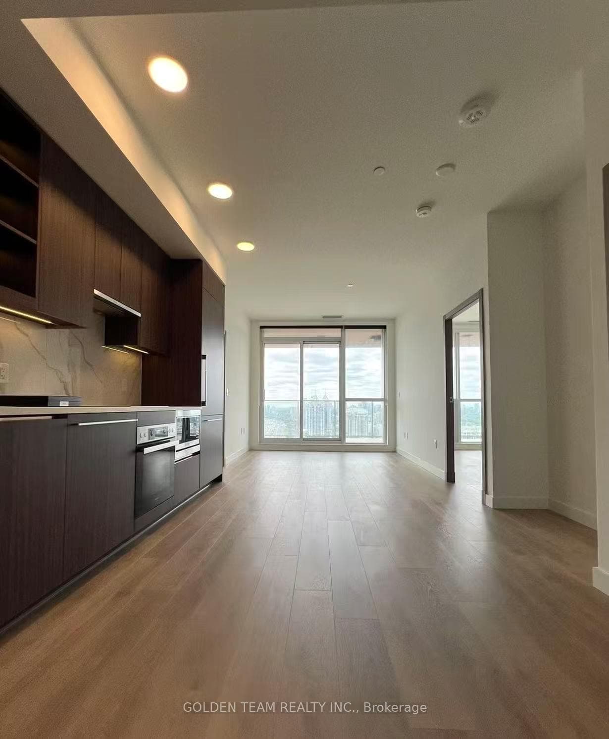 27 Mcmahon Drive Unit 2605 photo 1
