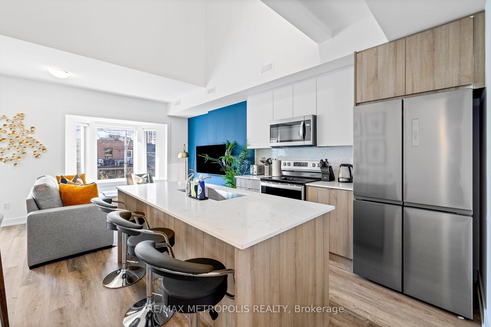 447 Lansdowne Avenue Unit UPPER photo 9