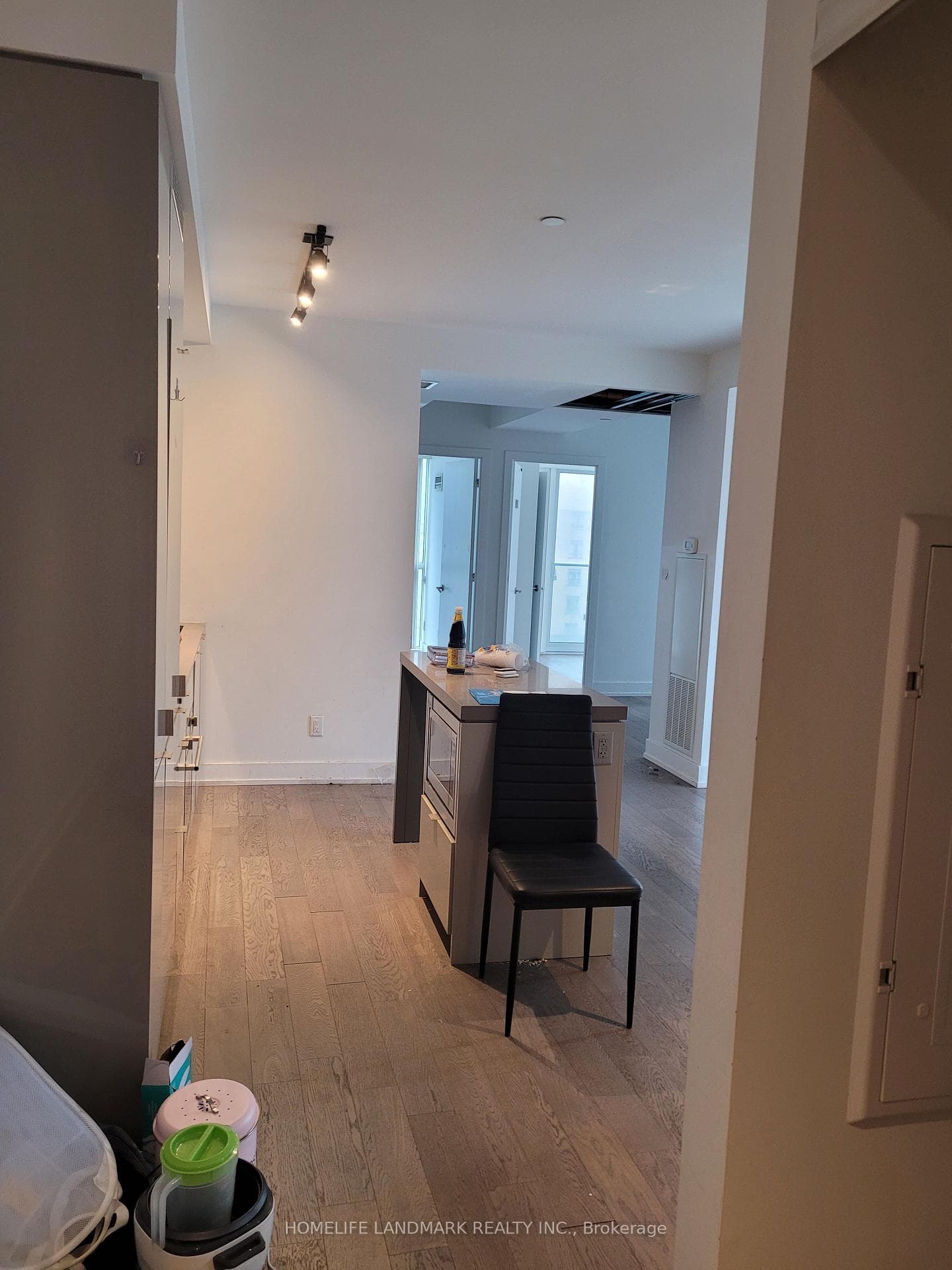 7 Grenville Street Unit 803 photo 3