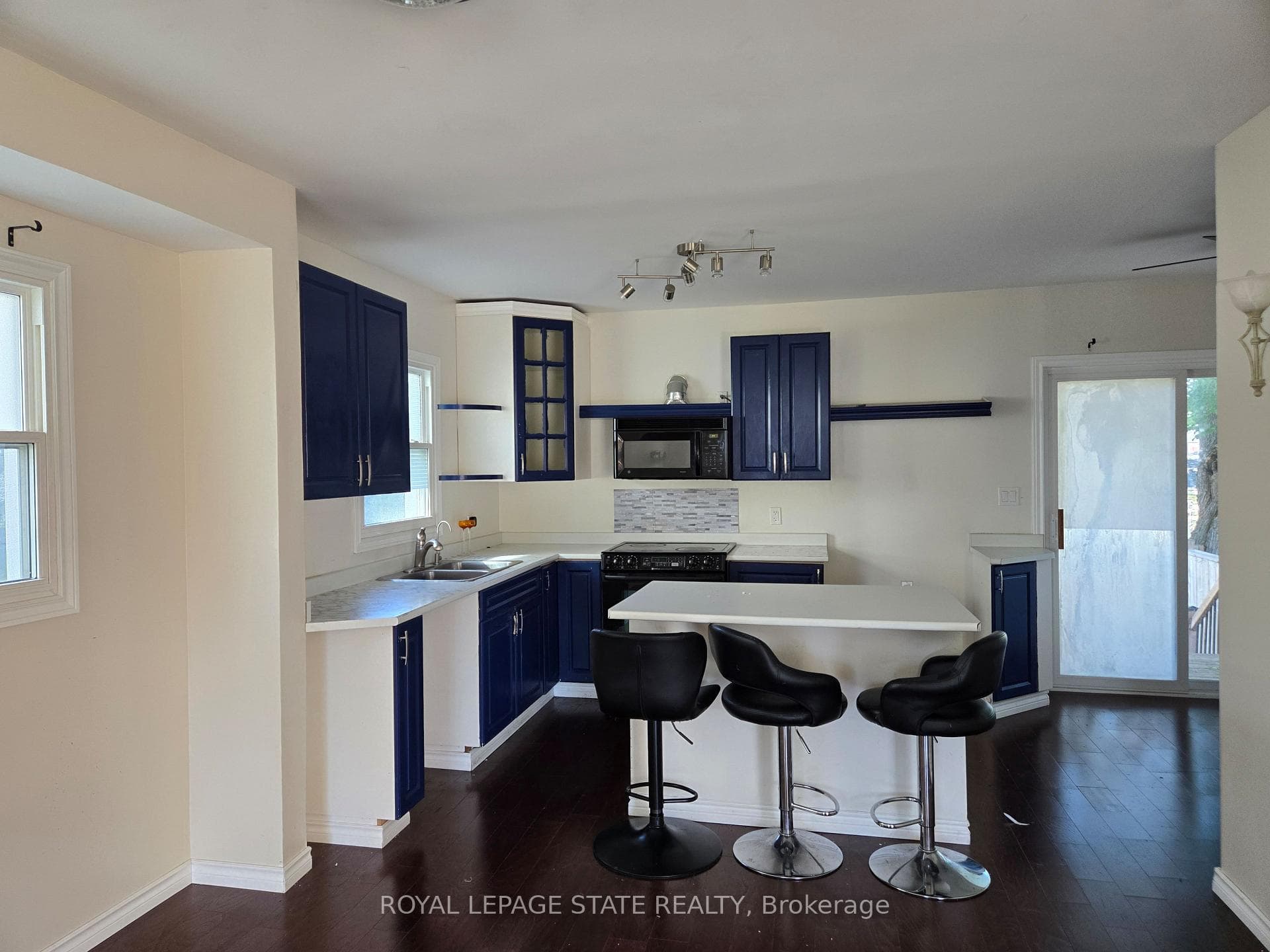 4249 Elgin Street photo 6