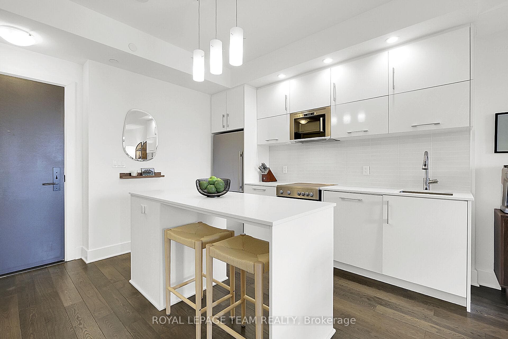 255 Bay Street Unit 709 photo 13