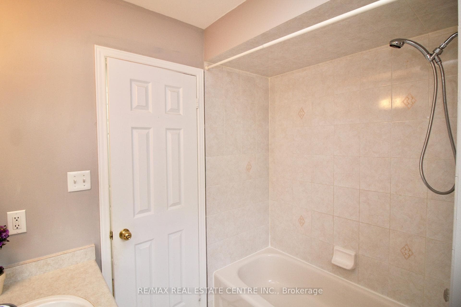 4 Piece Main Bathroom, 2nd Floor