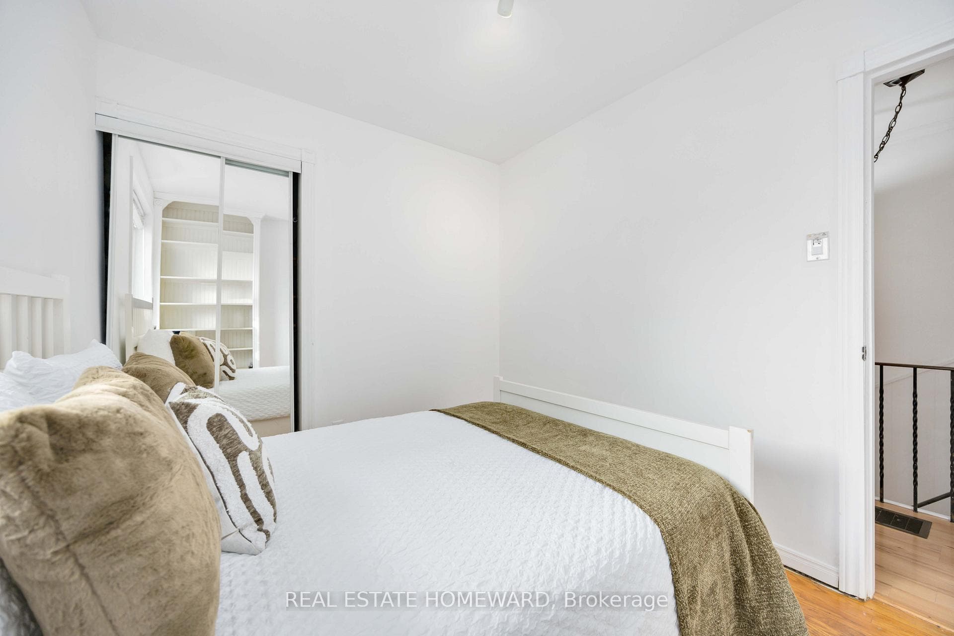 61 Avis Crescent photo 16