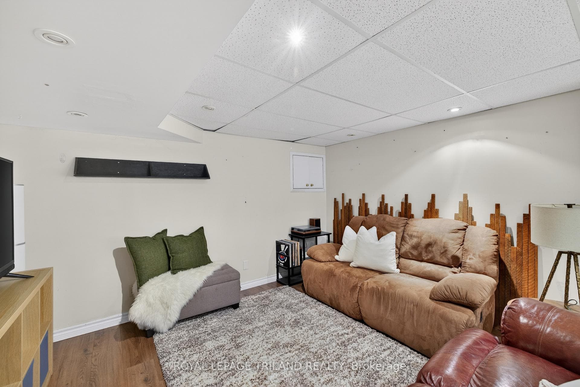706 Victoria Street photo 25