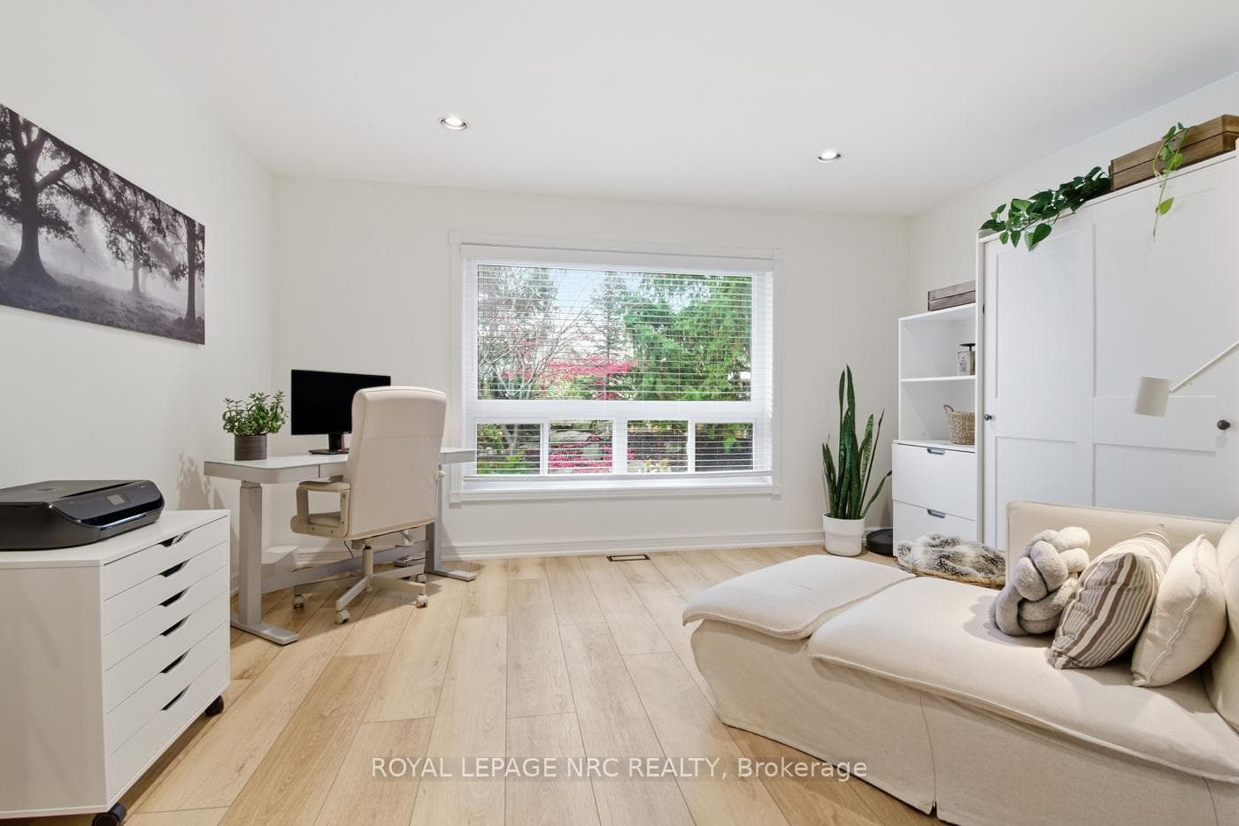 12 Fuller Crescent photo 24